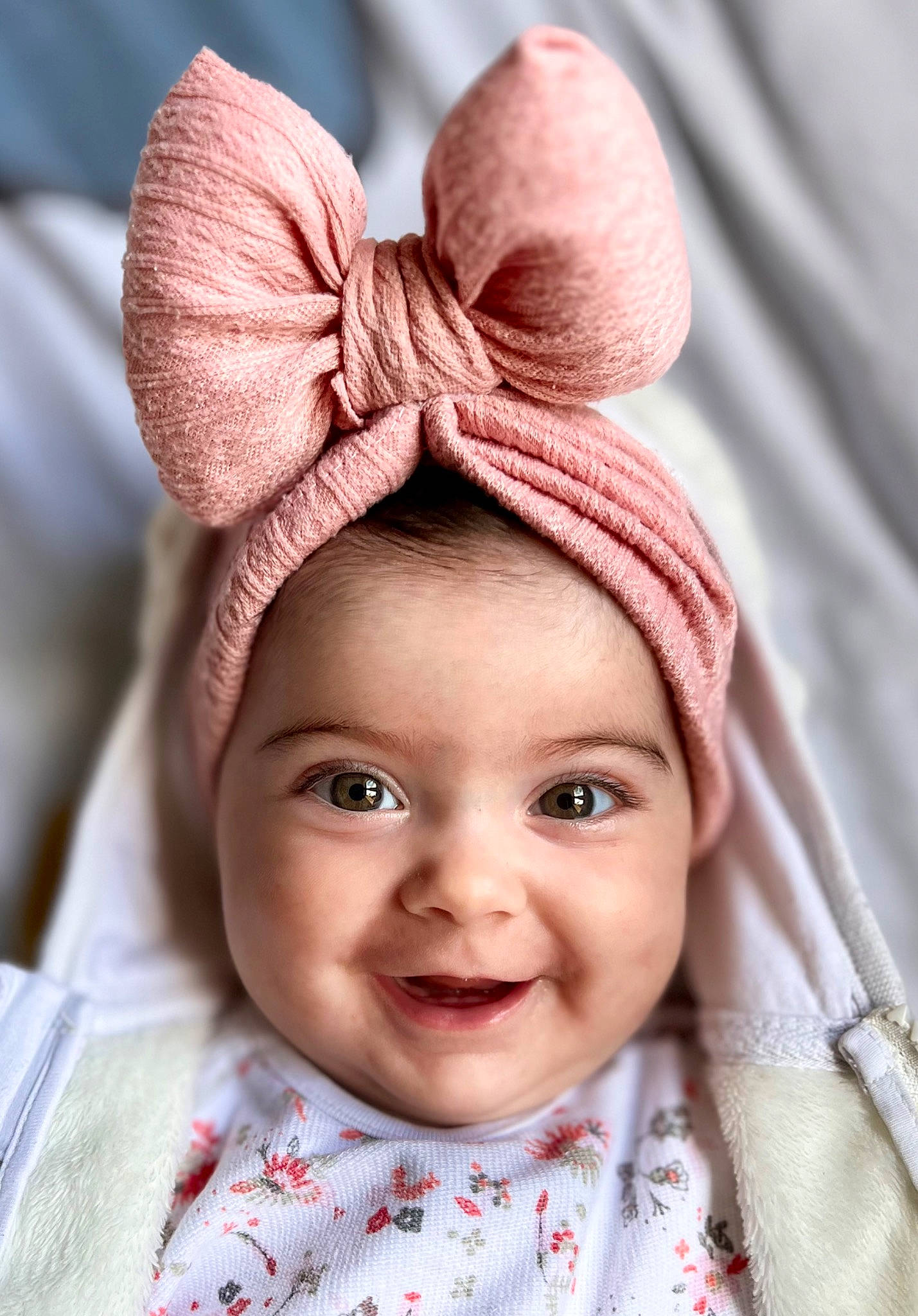 Eden participe au concours pour gagner de l'argent avec cette photo : baby, beauty, chin, ear, eye, face, hair_accessory, happy, head, headband, headgear, headpiece, headwear, jewellery, joy, peach, person, pink, product, skin