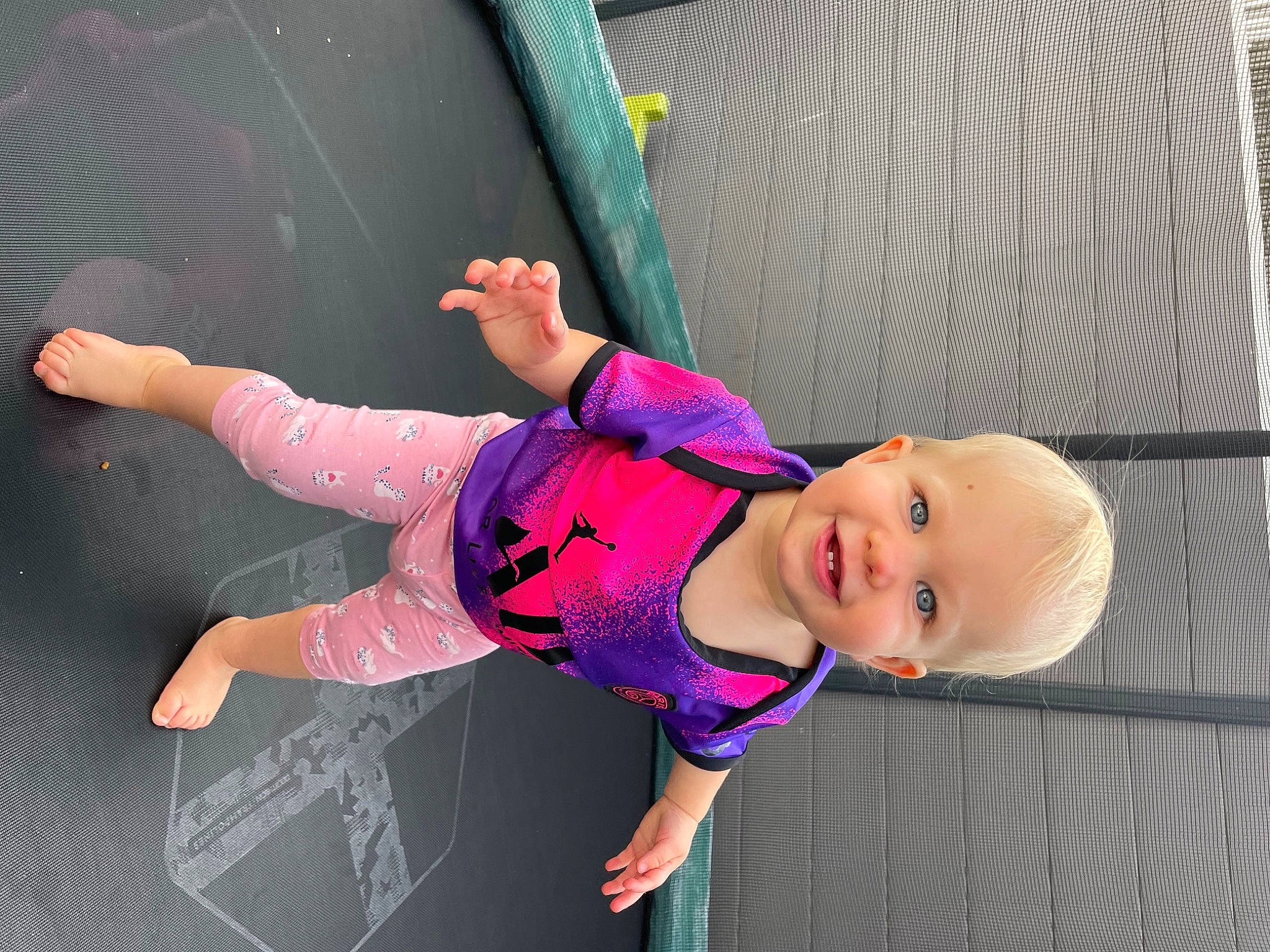 Mavy participe au concours pour gagner de l'argent avec cette photo : baby, baby_products, baby_toddler_clothing, child, fun, gesture, grass, hand, happy, hat, joy, leisure, magenta, pattern, person, pink, purple, recreation, smile, toddler