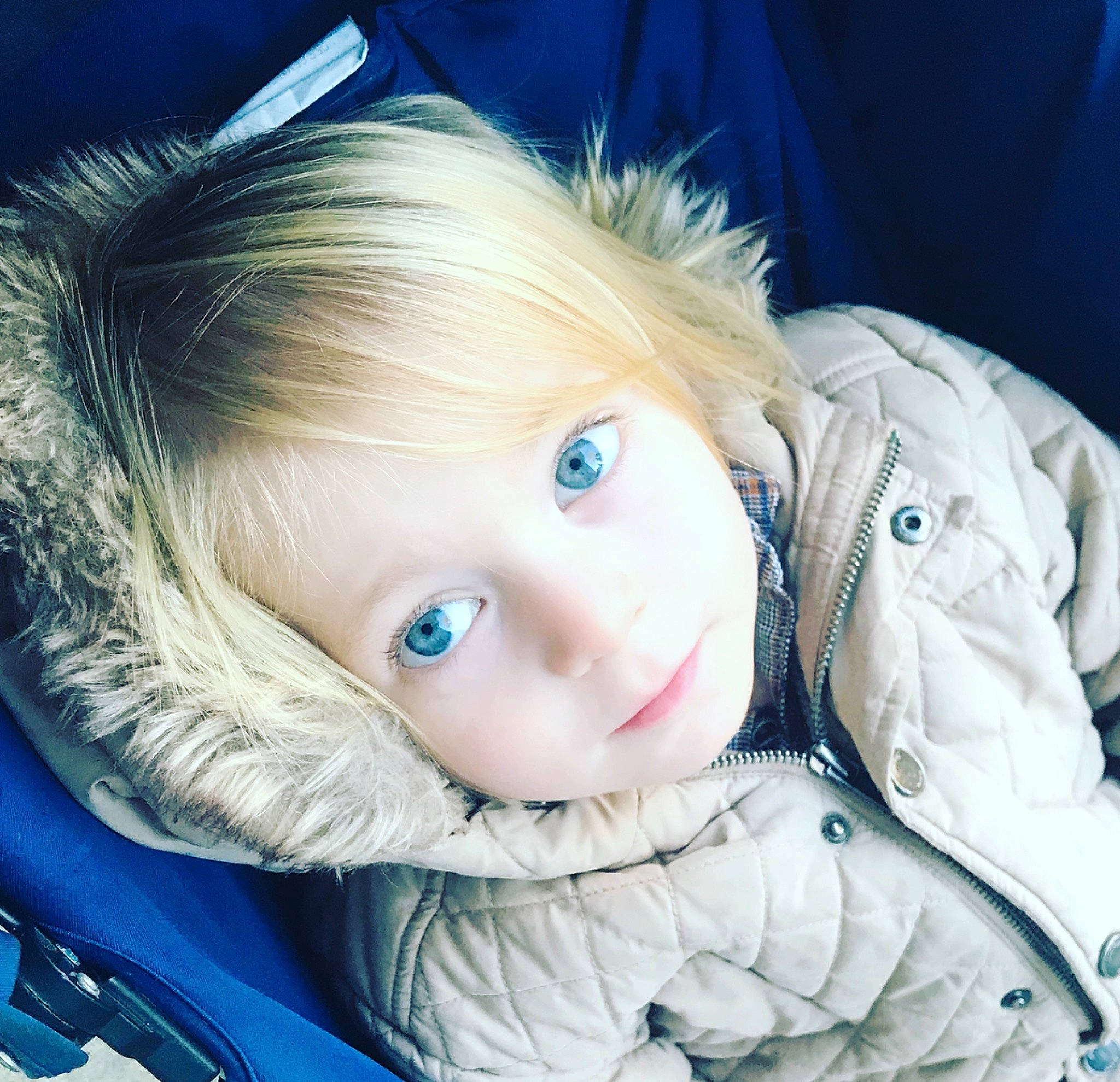 Isaac participe au concours pour gagner de l'argent avec cette photo : cheek, chin, comfort, cool, eye, eyebrow, eyelash, flash_photography, happy, head, iris, lip, mouth, nose, outerwear, person, selfie, skin, smile, textile