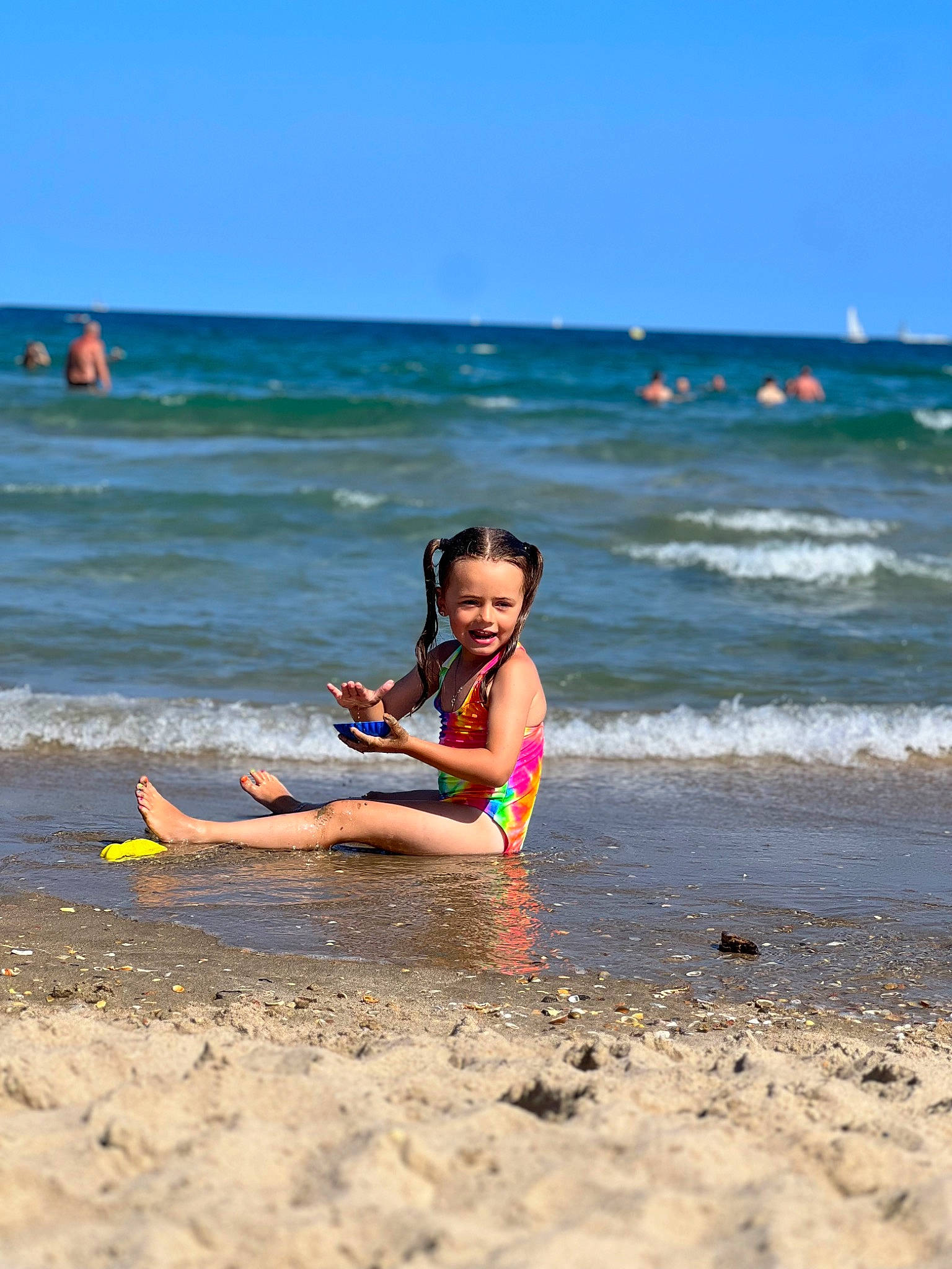 Tess participe au concours pour gagner de l'argent avec cette photo : barefoot, beach, cloud, coastal_and_oceanic_landforms, fun, happy, holiday, horizon, joy, leisure, people_in_nature, people_on_beach, person, recreation, sand, sky, swimwear, thigh, toddler, water