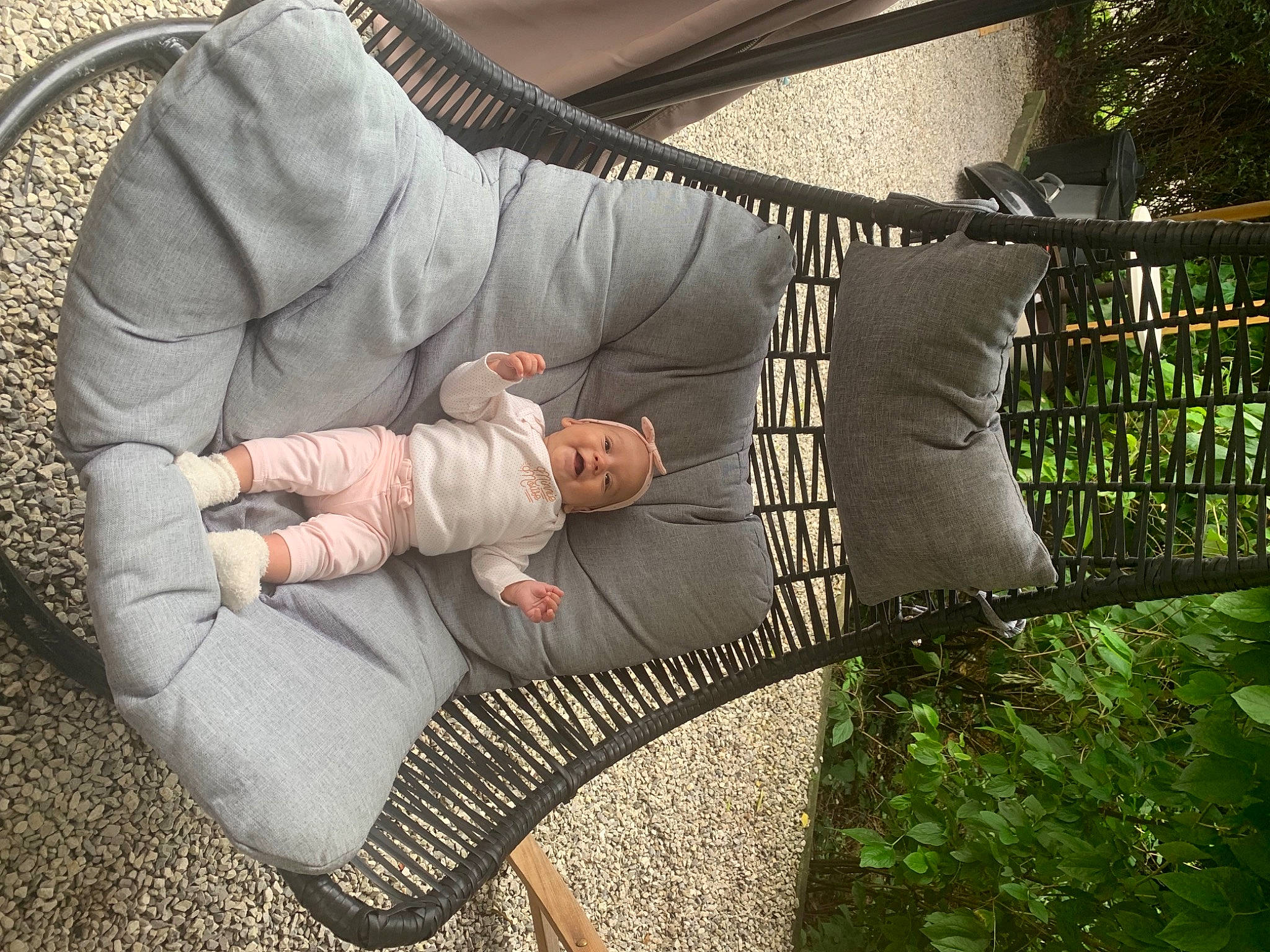Lyhana participe au concours pour gagner de l'argent avec cette photo : baby, baby_carriage, baby_products, baby_toddler_clothing, comfort, foot, grass, headwear, human_leg, jacket, leisure, linens, musical_instrument, outdoor_furniture, pattern, person, plant, recreation, sitting, sleeve