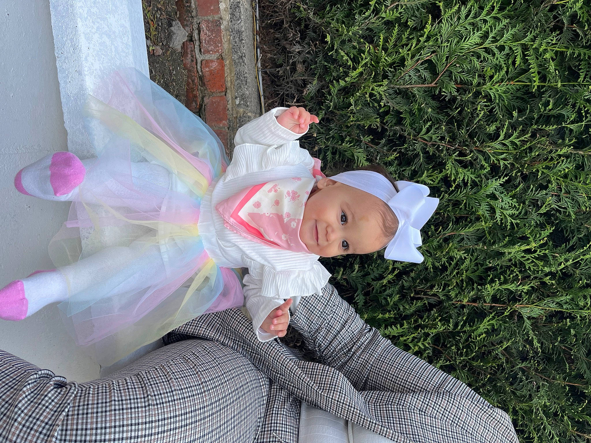 Lyhana a rejoint le concours — aidez-le/la à gagner de superbes lots ! baby, baby_toddler_clothing, child, dress, event, eye, fun, grass, happy, hat, joy, lap, pattern, person, pink, plant, sitting, toddler, tree