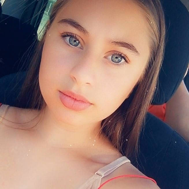 Alexia a rejoint le concours — aidez-le/la à gagner de superbes lots ! beauty, black_hair, cheek, chin, cool, eye, eyebrow, eyelash, face, forehead, hair, hairstyle, head, jaw, lip, nose, person, photography, selfie, skin