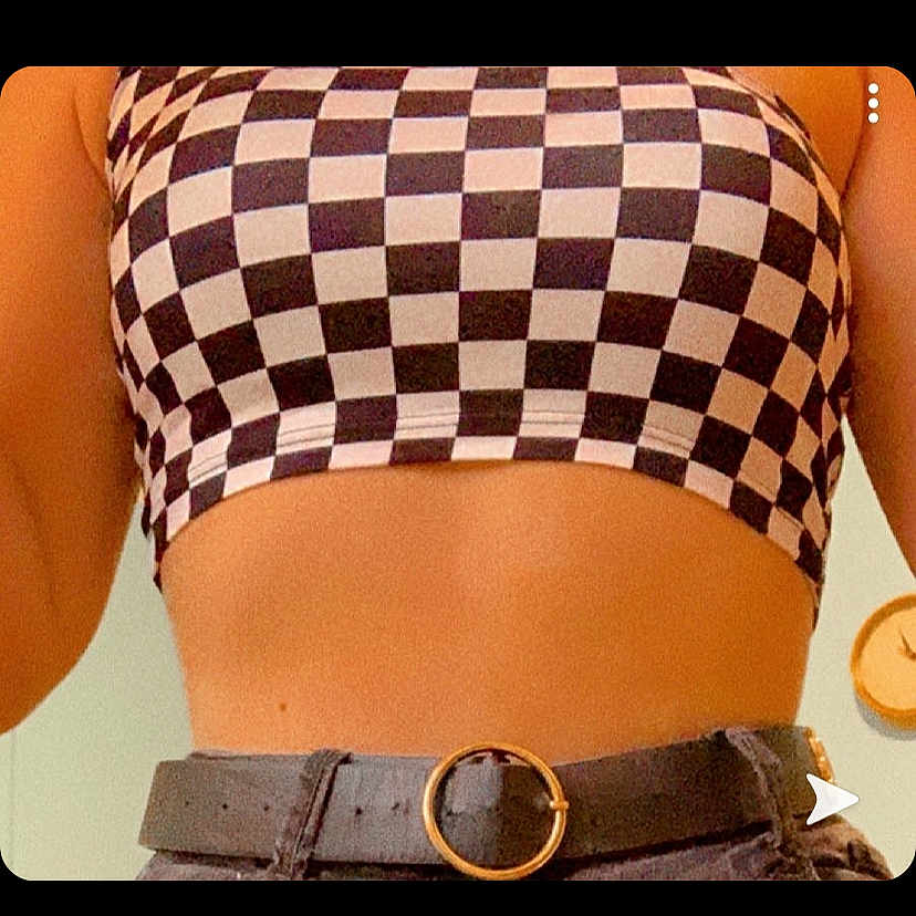 Mélanie a rejoint le concours — aidez-le/la à gagner de superbes lots ! abdomen, beige, belt, crop_top, fashion_accessory, neck, orange, shirt, trunk, waist