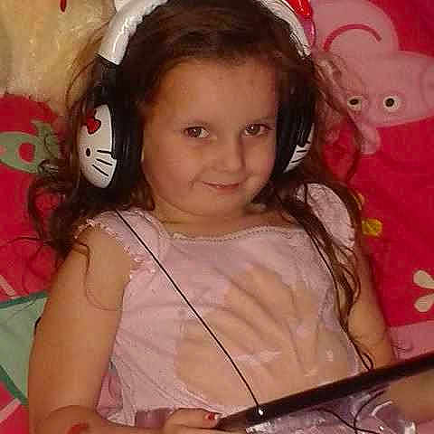 Lexi is registered to the contest to win money with this photo: