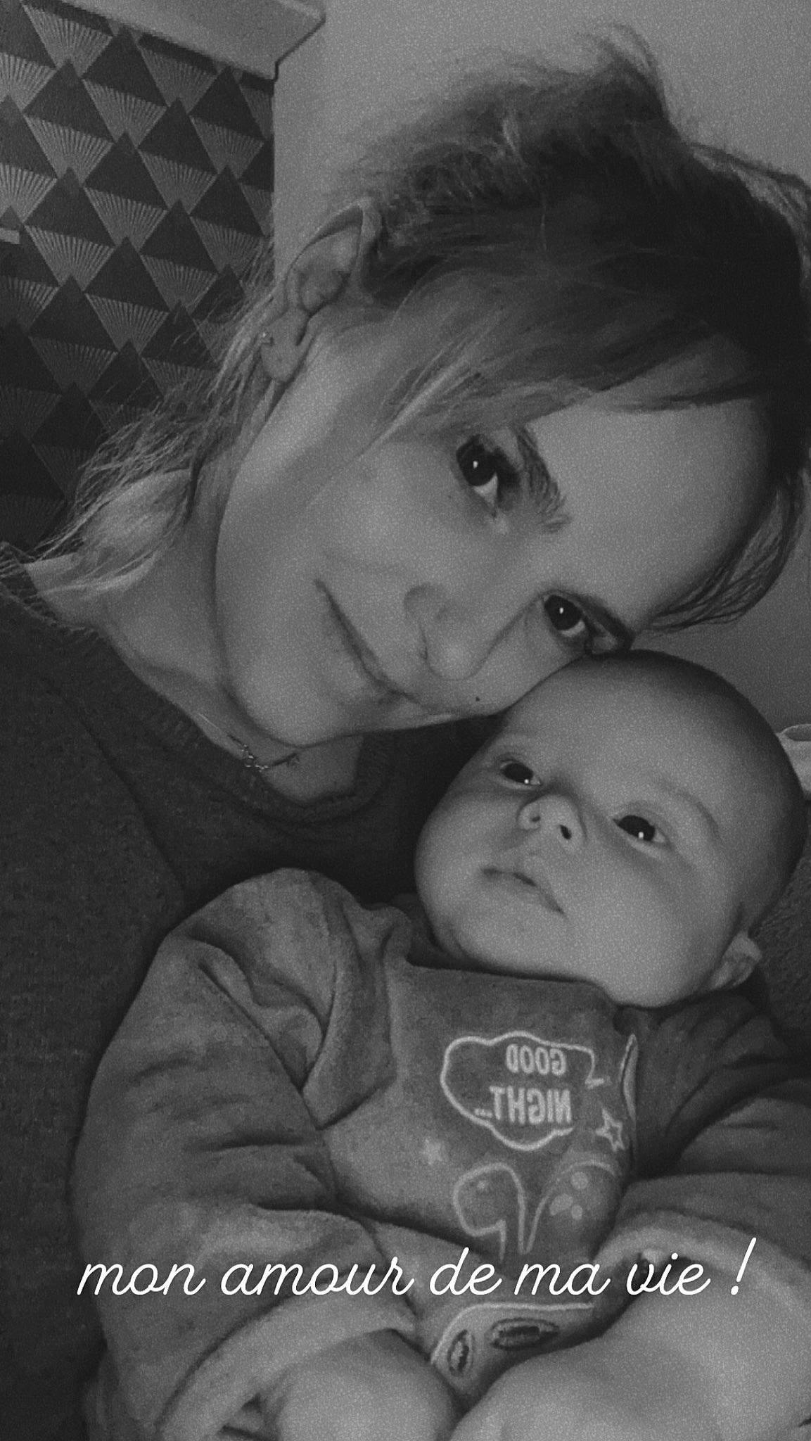 Livio participe au concours pour gagner de l'argent avec cette photo : baby, black_and_white, cheek, child, comfort, eyebrow, flash_photography, fun, gesture, happy, iris, joy, lip, monochrome, monochrome_photography, mouth, nose, organ, person, smile