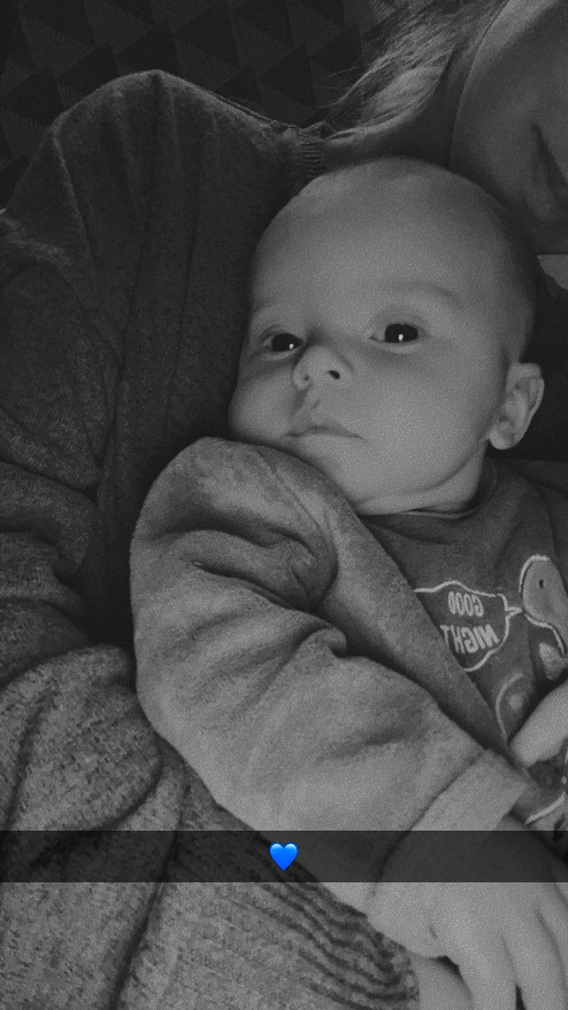 Livio a rejoint le concours — aidez-le/la à gagner de superbes lots ! baby, cheek, child, comfort, darkness, finger, fun, gesture, grey, happy, iris, lip, monochrome, monochrome_photography, nose, person, sitting, skin, smile, standing