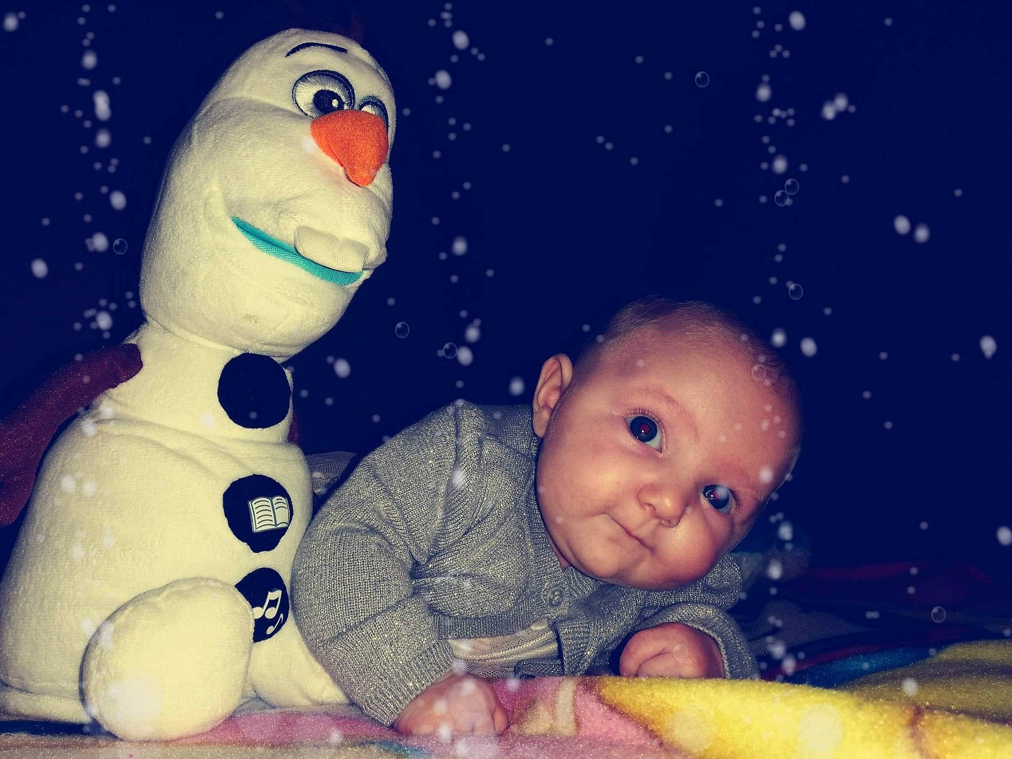 Noellye participe au concours pour gagner de l'argent avec cette photo : animated_cartoon, animation, art, baby, child, christmas, christmas_eve, fictional_character, fun, happy, illustration, night, person, sky, snow, space, toddler