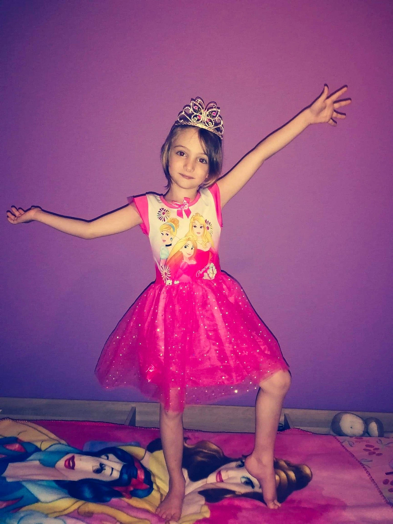 Maellys participe au concours pour gagner de l'argent avec cette photo : ballet, ballet_dancer, ballet_tutu, child, child_model, costume, dance, dancer, dress, event, footwear, fun, hair_accessory, headpiece, joy, performance, performance_art, performing_arts, person, pink