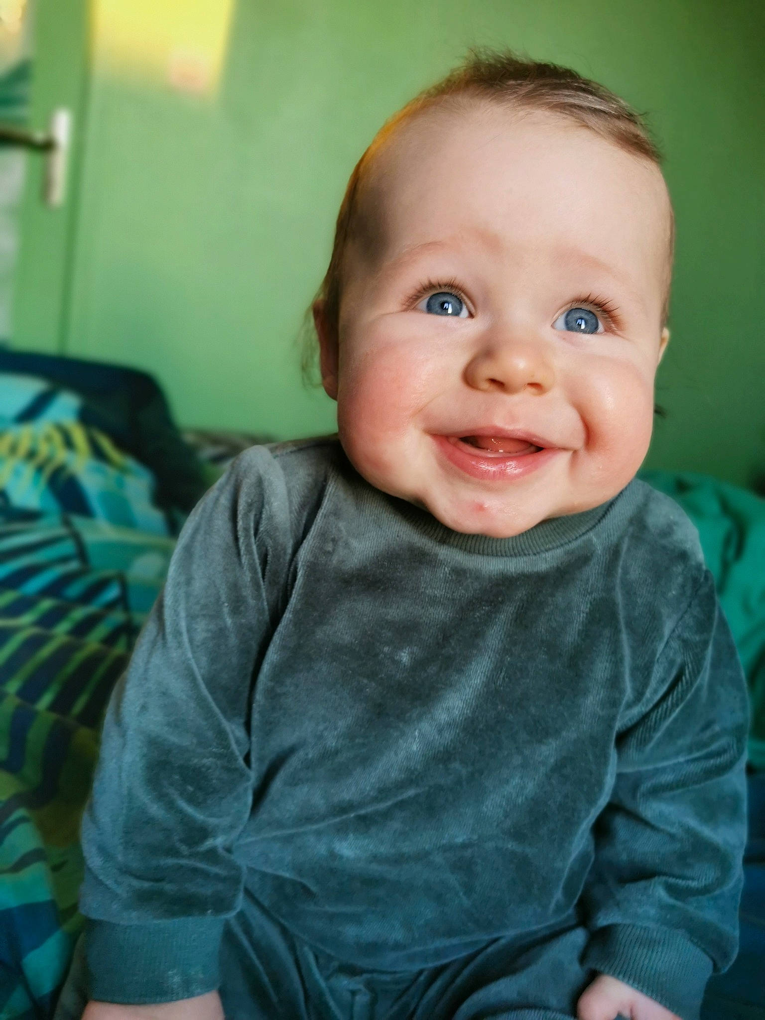 Eden participe au concours pour gagner de l'argent avec cette photo : baby, baby_toddler_clothing, cheek, child, chin, cool, flash_photography, happy, human_body, iris, joy, lip, mammal, mouth, neck, nose, person, skin, sleeve, smile