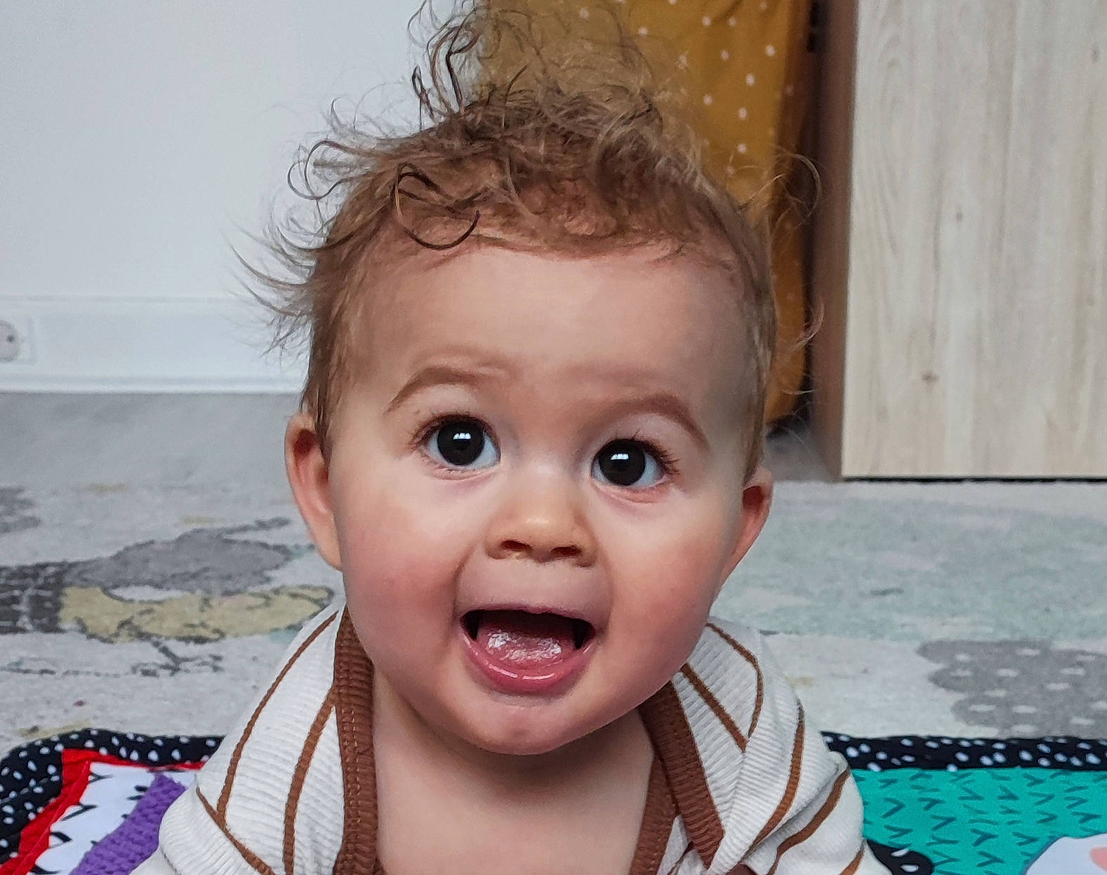 Nolan participe au concours pour gagner de l'argent avec cette photo : baby, cheek, child, chin, ear, eyelash, face, fun, hairstyle, happy, head, iris, jaw, lip, mouth, nose, person, skin, surprise, toddler