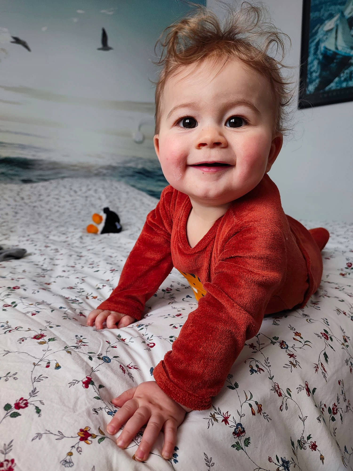 Nolan a rejoint le concours — aidez-le/la à gagner de superbes lots ! art, baby, baby_toddler_clothing, cheek, child, comfort, eye, floor, flooring, fun, happy, head, iris, joy, nose, person, picture_frame, skin, sleeve, smile