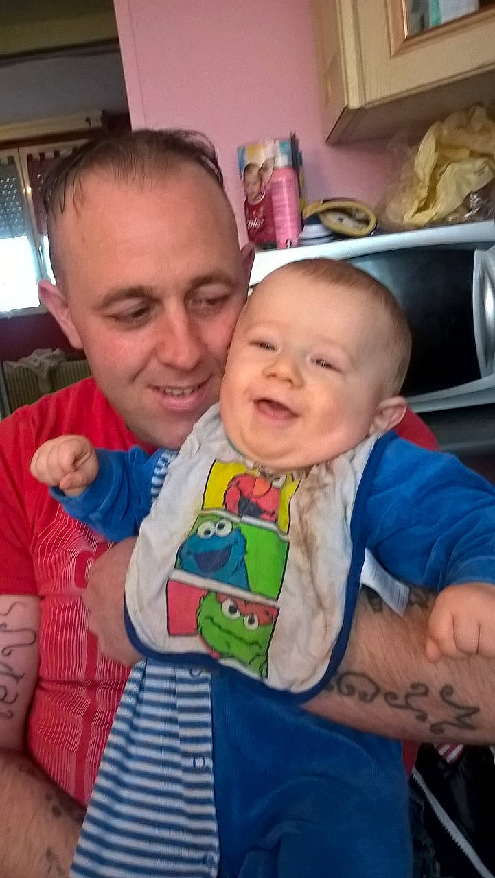 Lawson a rejoint le concours — aidez-le/la à gagner de superbes lots ! baby, cheek, child, ear, face, father, happy, joy, lap, people, person, play, selfie, sitting, skin, smile, toddler