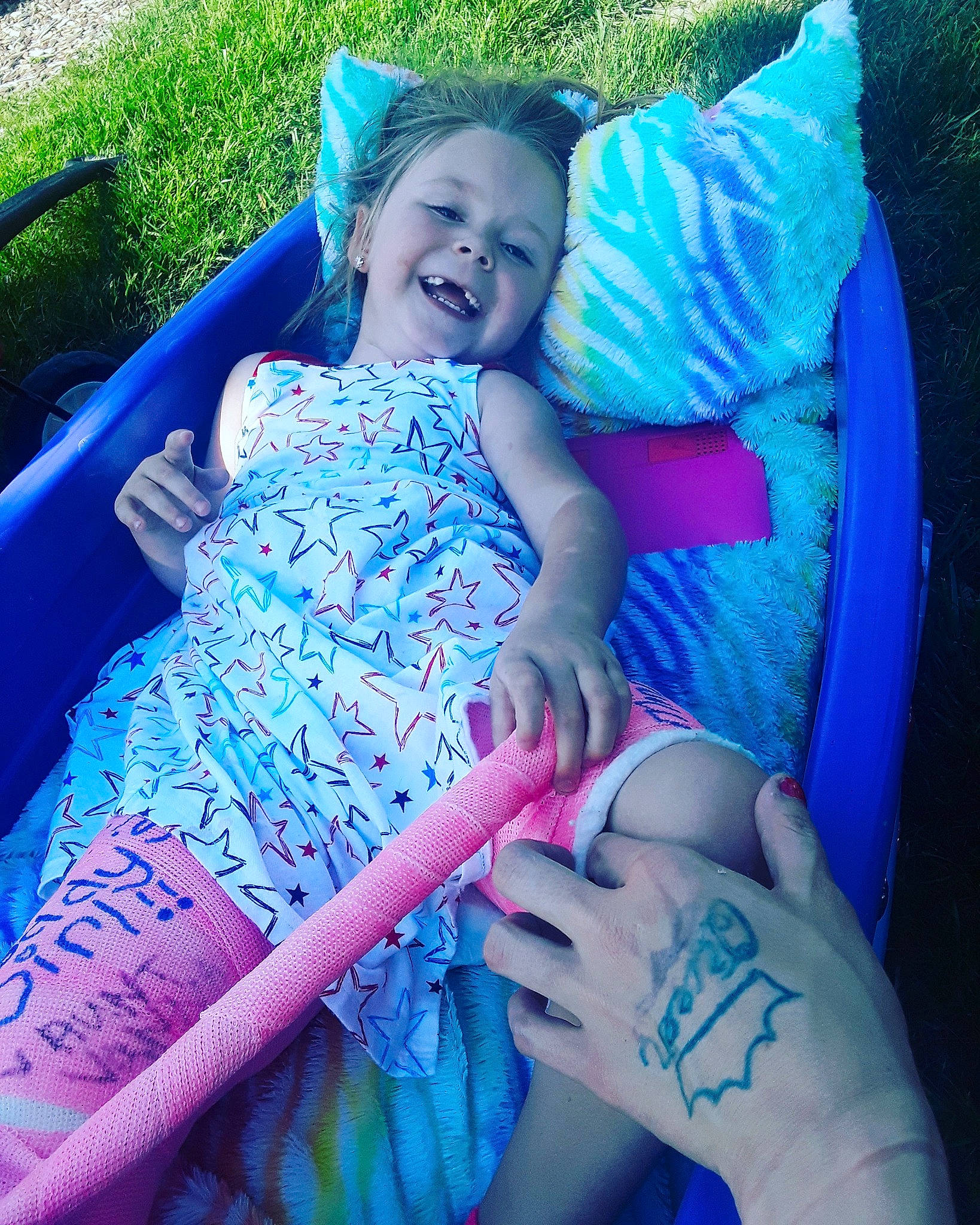 Kissalynne is registered to the contest to win money with this photo: arm, beauty, child, cool, face, finger, fun, hand, happy, leg, person, pink, play, skin, smile, summer, textile, toddler, tree, turquoise