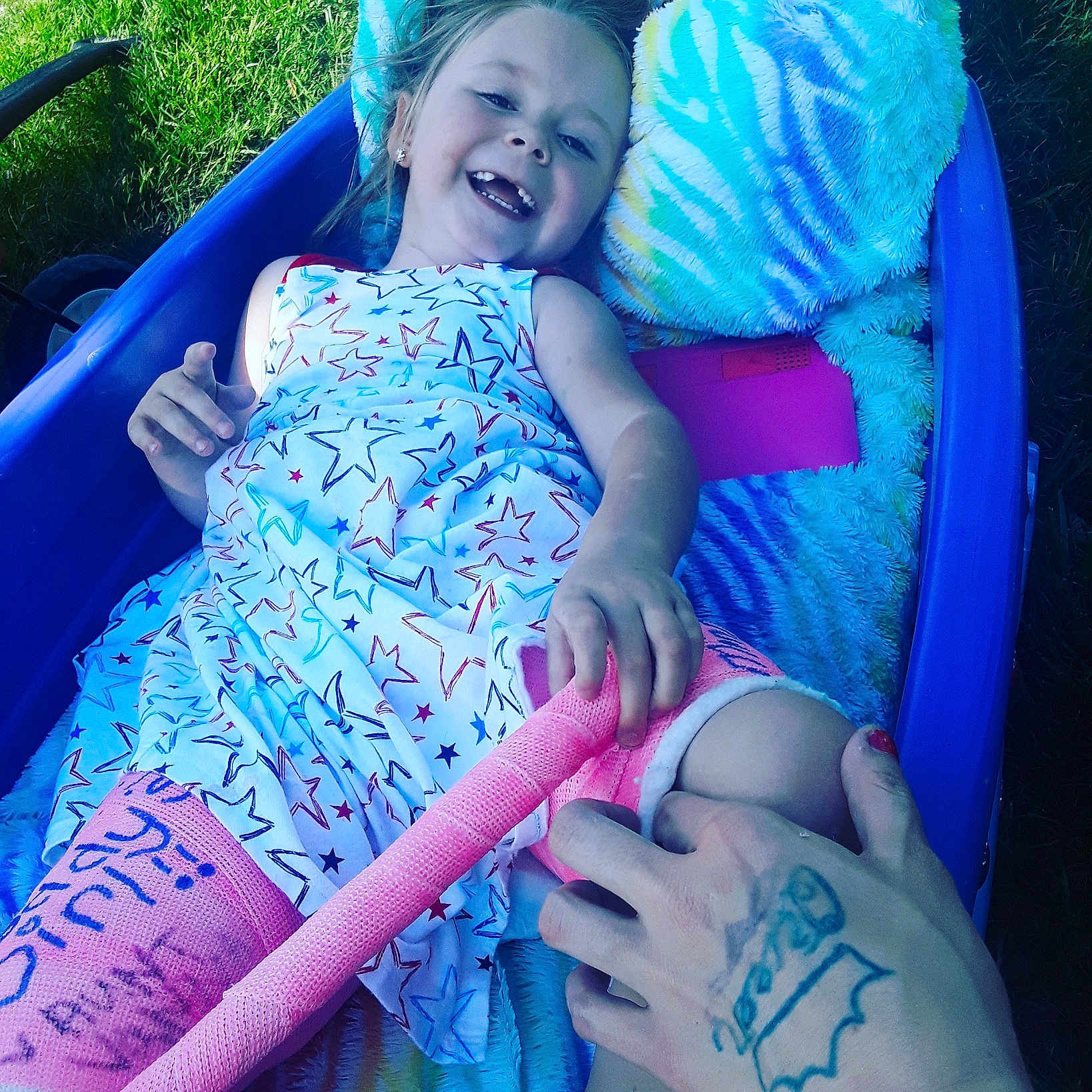 Kissalynne is registered to the contest to win money with this photo: arm, beauty, child, cool, face, finger, fun, hand, happy, leg, person, pink, play, skin, smile, summer, textile, toddler, tree, turquoise