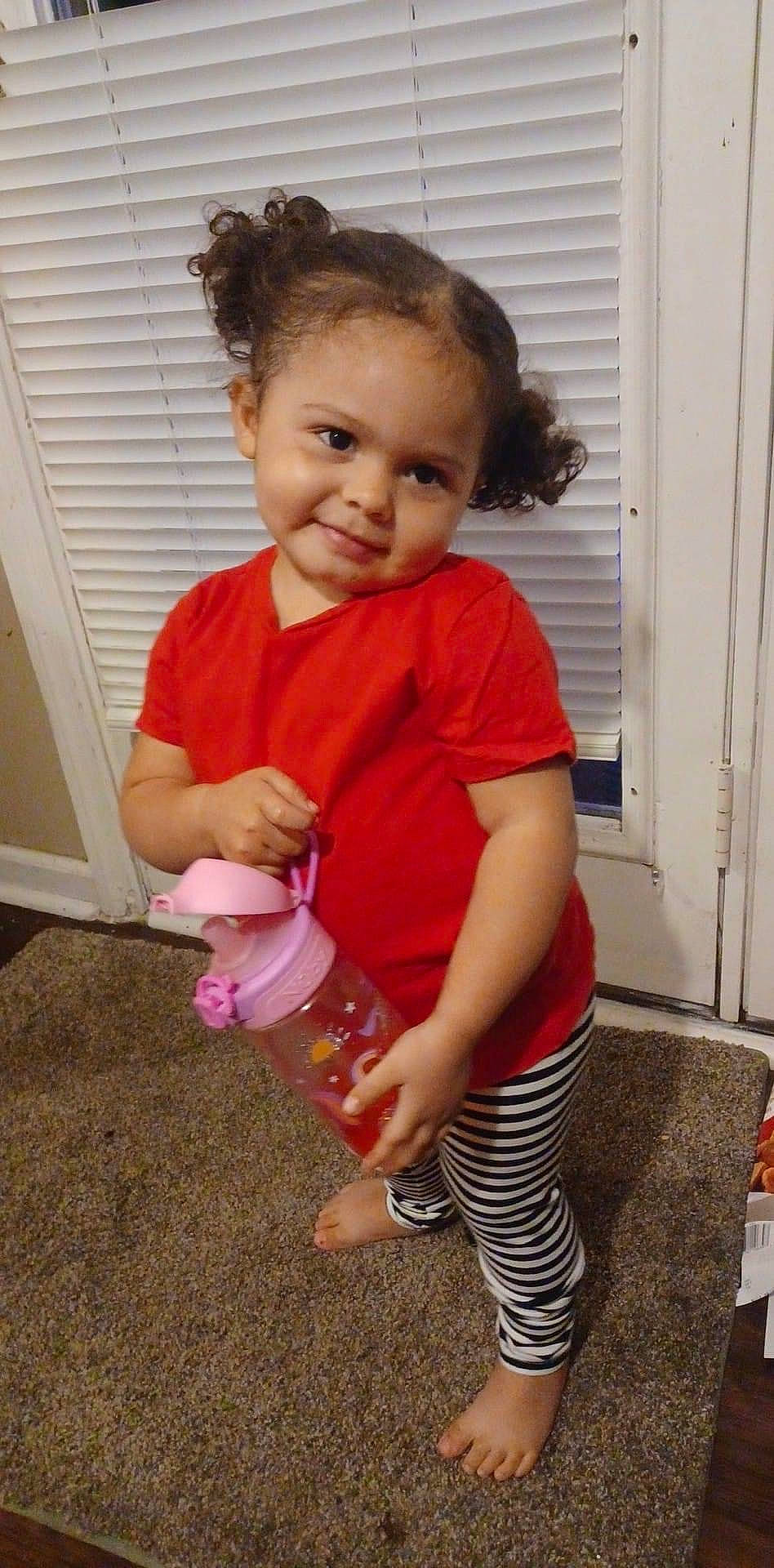 Avaya is registered to the contest to win money with this photo: arm, baby_toddler_clothing, cheek, door, finger, fun, gesture, happy, head, human_leg, joy, knee, person, play, skin, sleeve, smile, sock, t_shirt, thigh