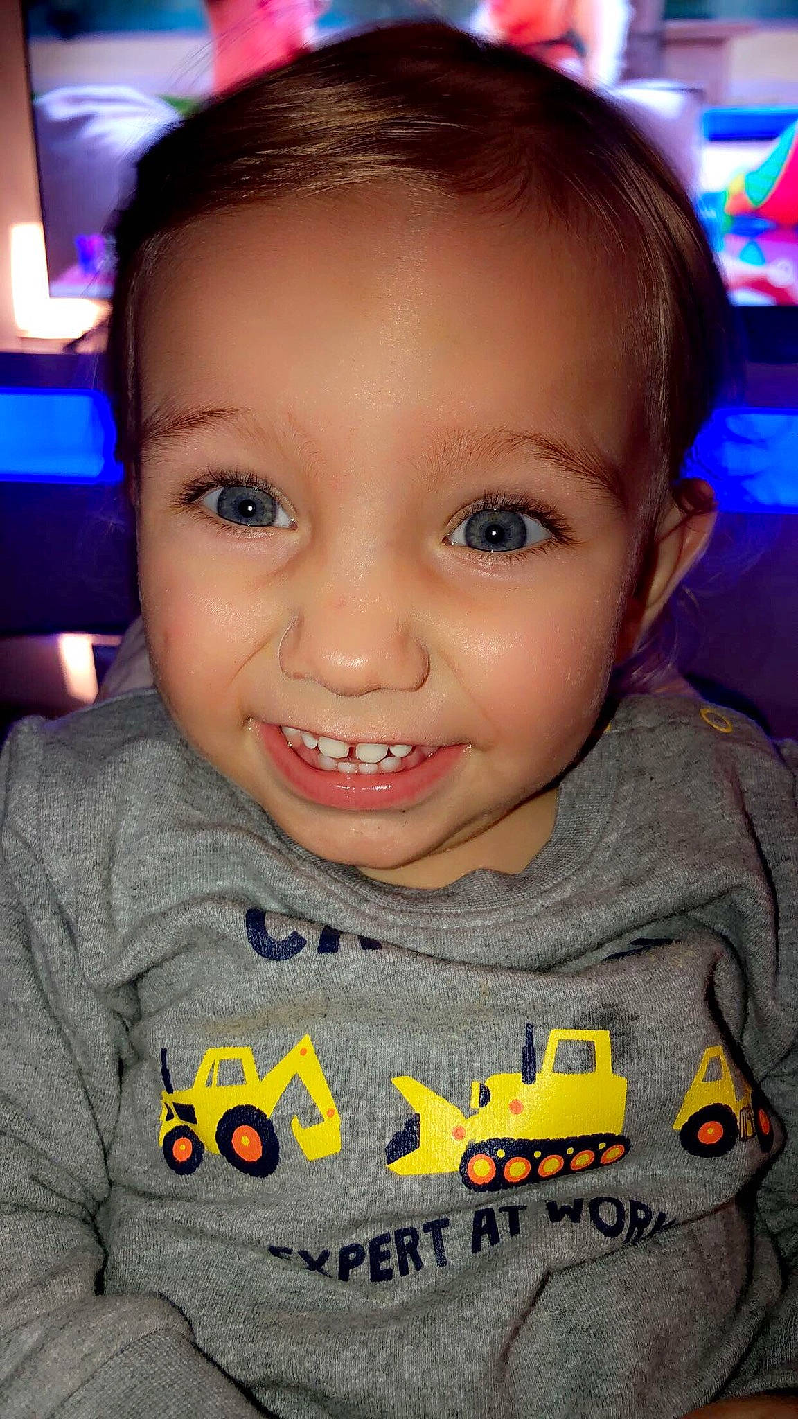 Malone participe au concours pour gagner de l'argent avec cette photo : blue, cheek, chin, ear, eye, eyebrow, eyelash, face, facial_expression, forehead, hairstyle, head, human, joy, mouth, muscle, nose, organ, person, product