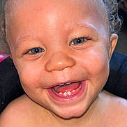 Fabio a rejoint le concours — aidez-le/la à gagner de superbes lots ! toddler, child, smiling, happy, face, blue_eyes, teeth, skin, curly_hair, portrait, baby, cute, innocence, closeup, expression, bare_shoulders, joy, young_child, person, human