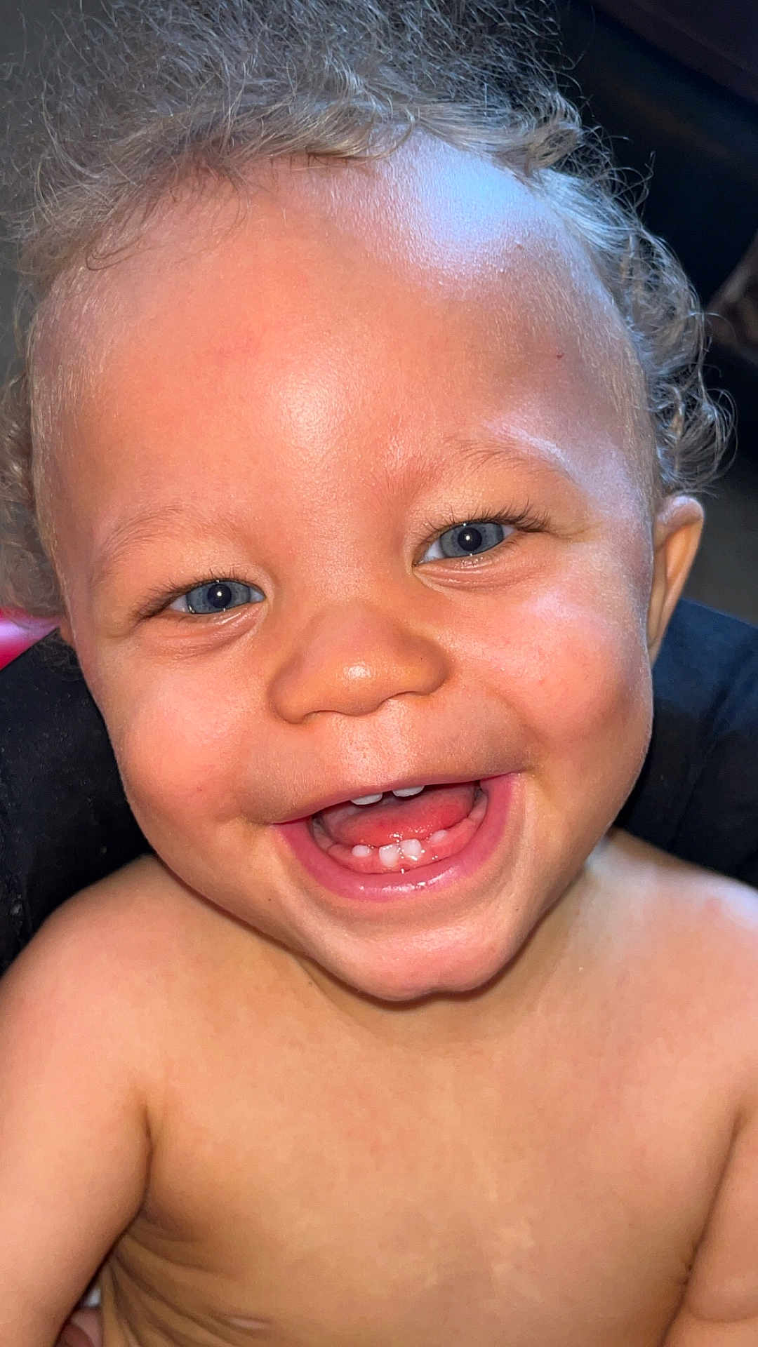 Fabio a rejoint le concours — aidez-le/la à gagner de superbes lots ! toddler, child, smiling, happy, face, blue_eyes, teeth, skin, curly_hair, portrait, baby, cute, innocence, closeup, expression, bare_shoulders, joy, young_child, person, human