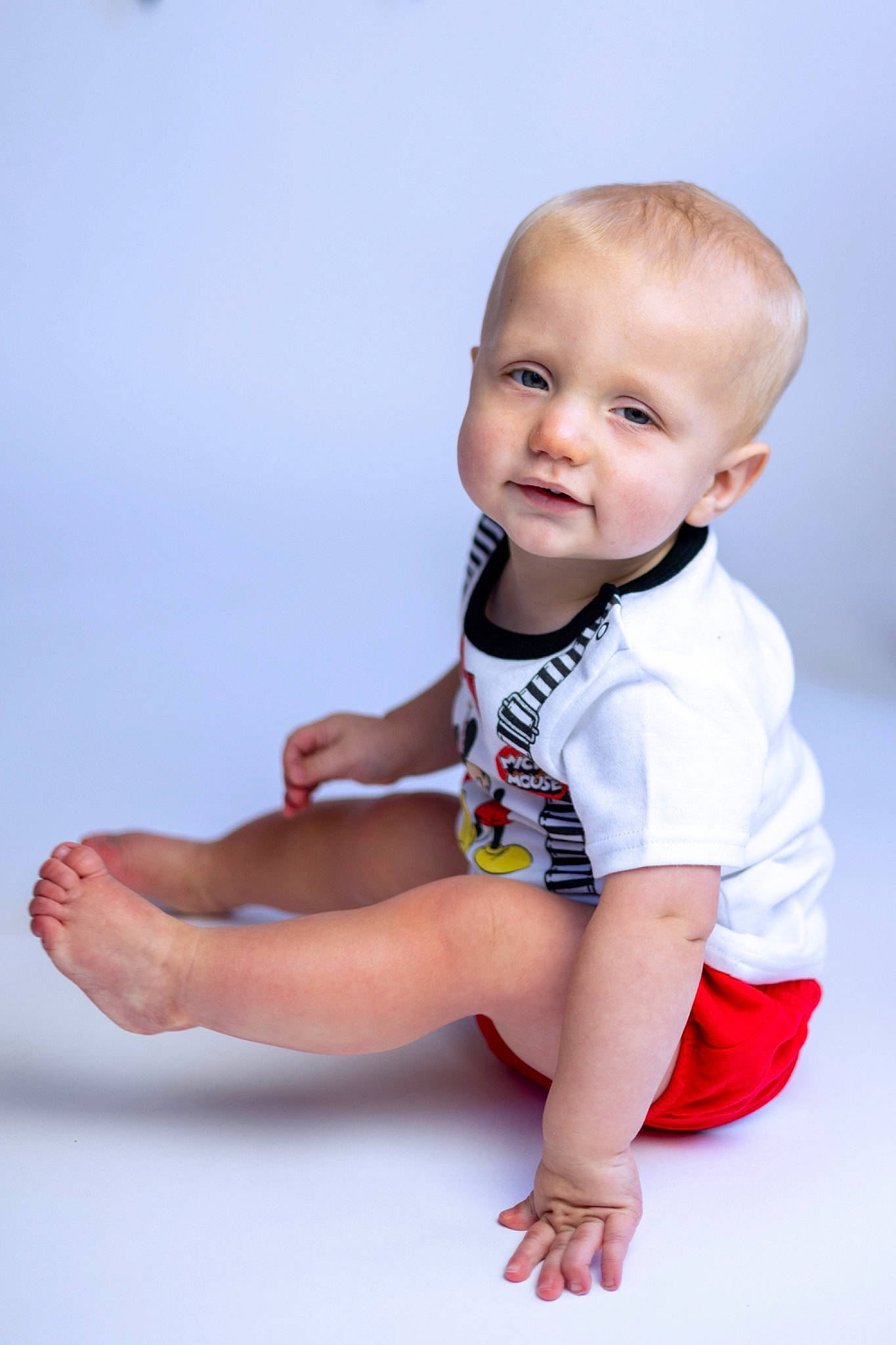 Greysen is registered to the contest to win money with this photo: baby, baby_toddler_clothing, barefoot, chin, finger, flash_photography, flooring, foot, gesture, happy, human_leg, joint, knee, person, sitting, skin, sleeve, smile, t_shirt, thigh