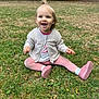 Alice a rejoint le concours — aidez-le/la à gagner de superbes lots ! child, toddler, smiling, sitting, grass, park, outdoor, trees, leaves, clothing, cardigan, pants, shoes, happy, person, nature, daylight, cute, playful, portrait