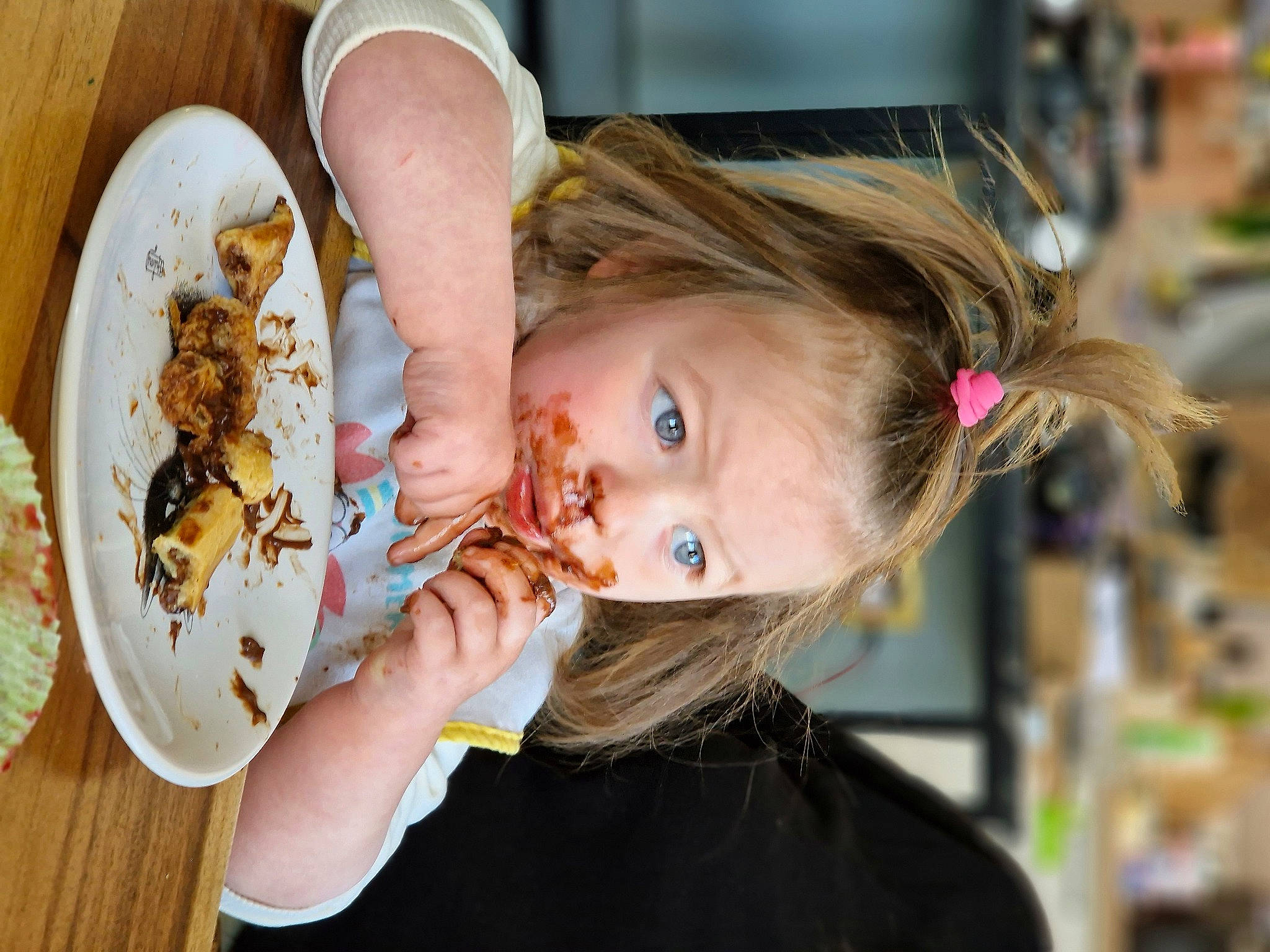 élisa a rejoint le concours — aidez-le/la à gagner de superbes lots ! baking, child, comfort_food, dessert, dish, eating, event, fast_food, finger_food, food, food_craving, happy, ingredient, junk_food, person, plate, recipe, smile, sweetness, tableware