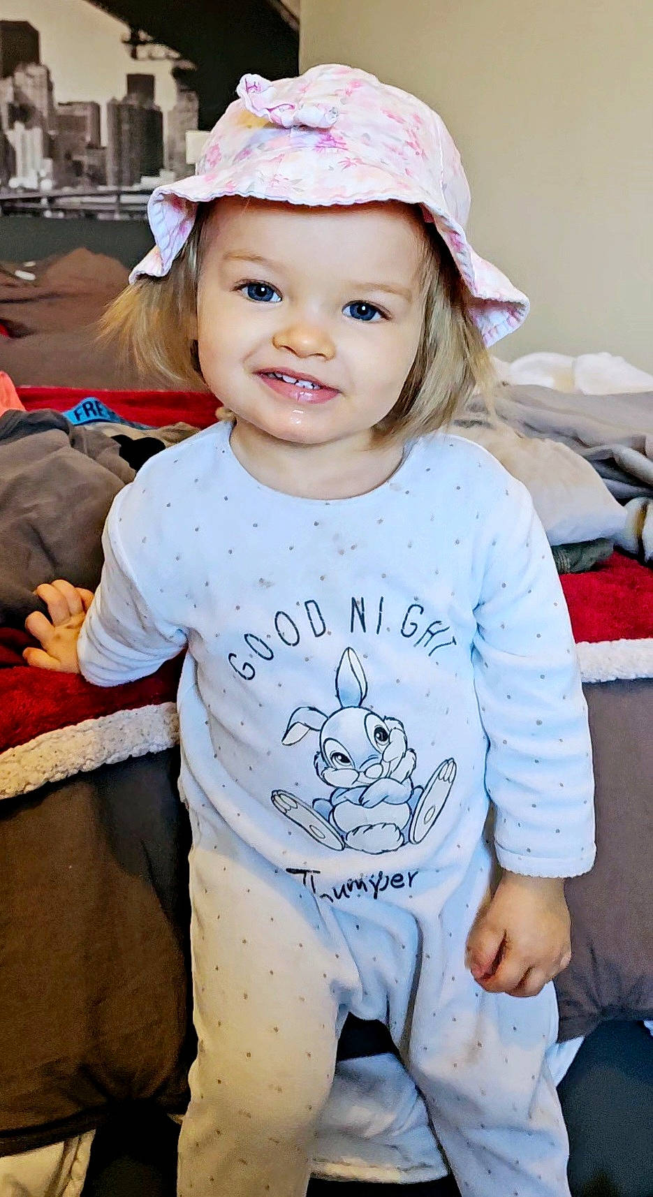 Gabrielle participe au concours pour gagner de l'argent avec cette photo : baby, baby_toddler_clothing, cap, child, cool, eye, facial_expression, fashion, hairstyle, happy, headwear, joy, people, person, pink, product, red, sleeve, smile, standing