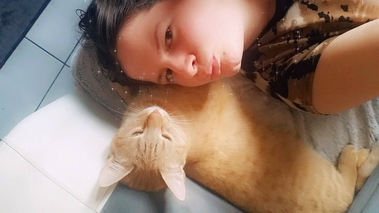 Rox participe au concours pour gagner de l'argent avec cette photo : black_hair, child, close_up, face, hair, head, jaw, lip, long_hair, mouth, neck, nose, skin