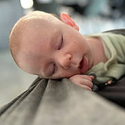Maël participe au concours pour gagner de l'argent avec cette photo : baby, sleeping, face, hand, closeup, soft_focus, resting, peaceful, infant, skin, head, mouth, eyelashes, indoor, blanket, toddler, portrait, cute, child, calm