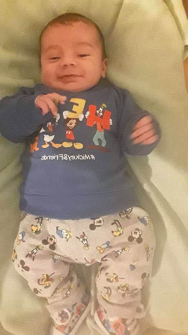 Hamidullah participe au concours pour gagner de l'argent avec cette photo : baby, baby_products, baby_toddler_clothing, cheek, comfort, eye, face, head, human_body, linens, neck, outerwear, pattern, person, product, skin, sleeve, t_shirt, textile, toddler