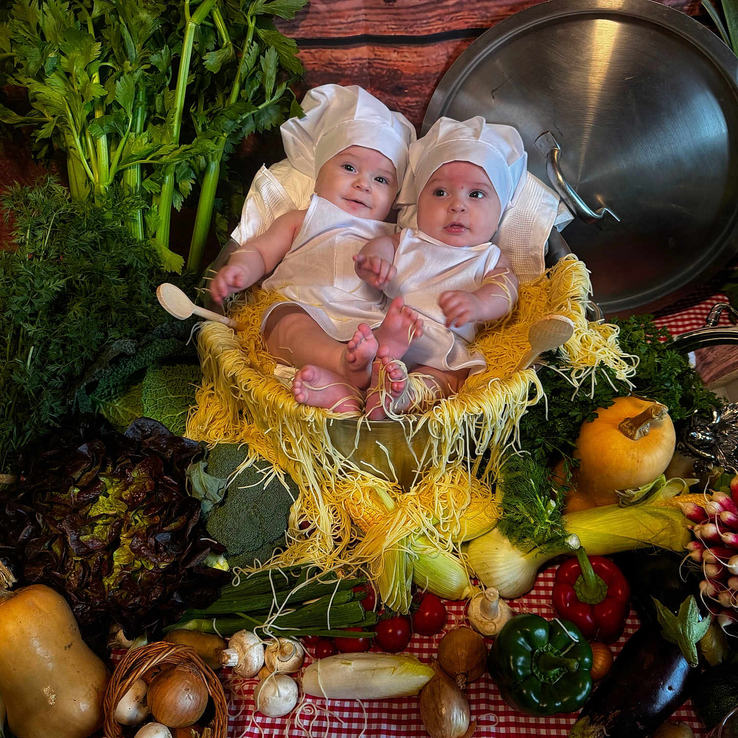 Noah Et Noam participe au concours pour gagner de l'argent avec cette photo : babies, baby, basket, bell_pepper, broccoli, carrots, chef_hat, chef_outfit, cute, eggplant, food, garlic, kitchen_utensils, lettuce, onions, pumpkin, radishes, spaghetti, tablecloth, vegetables