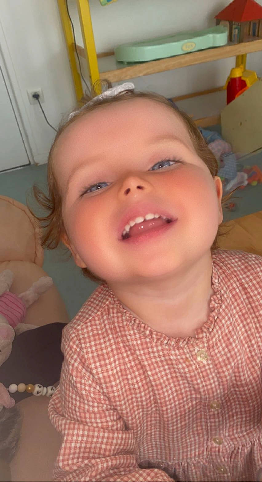 Innaya participe au concours pour gagner de l'argent avec cette photo : cheek, chin, ear, eye, eyebrow, face, facial_expression, forehead, hair, hairstyle, head, iris, jaw, joy, lip, mouth, nose, person, skin, smile