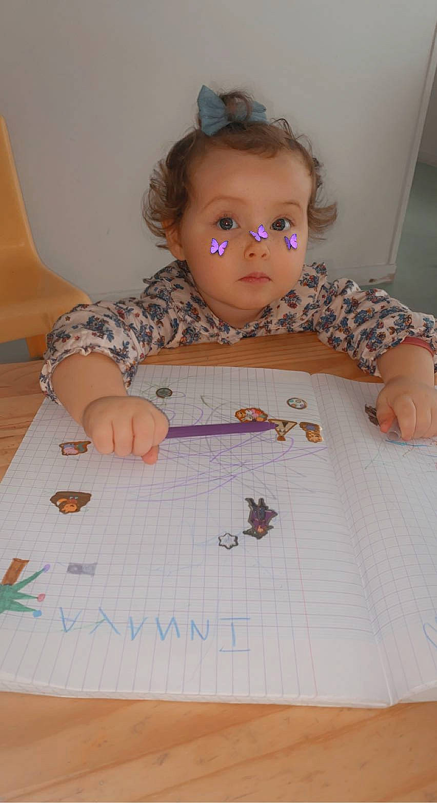 Innaya participe au concours pour gagner de l'argent avec cette photo : adaptation, art, baby, baby_toddler_clothing, child, child_art, eyewear, finger, flooring, fun, handwriting, linens, pattern, person, play, t_shirt, textile, toddler, toy, visual_arts