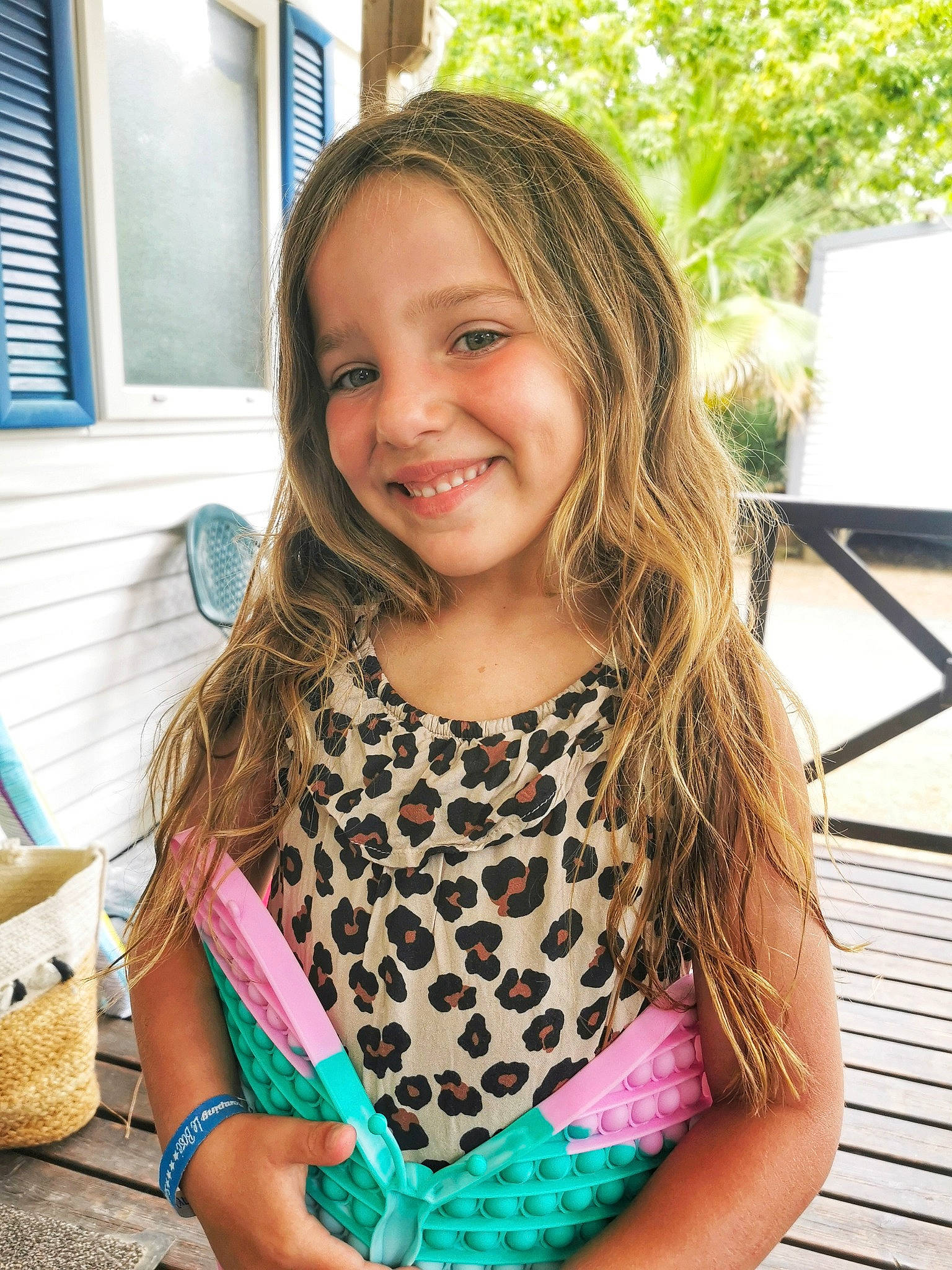 Flora participe au concours pour gagner de l'argent avec cette photo : chair, child, fun, grass, hair, hairstyle, happy, iris, jewellery, joy, leisure, long_hair, pattern, person, plant, sleeve, smile, summer, toddler, tree