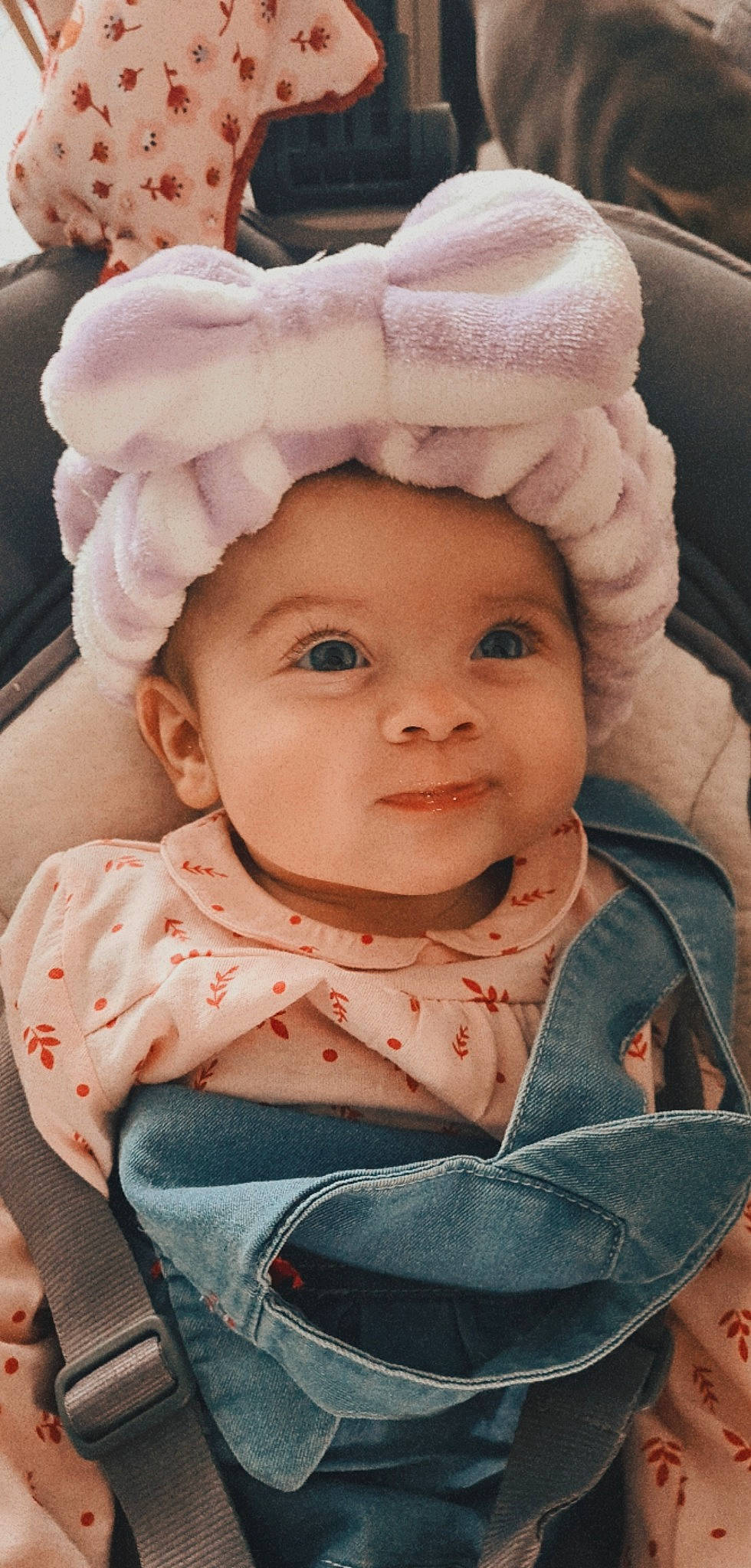 Léonie participe au concours pour gagner de l'argent avec cette photo : baby, baby_toddler_clothing, beauty, cap, cheek, comfort, eye, eyebrow, happy, headwear, iris, lip, nose, organ, person, pink, skin, sleeve, smile, textile