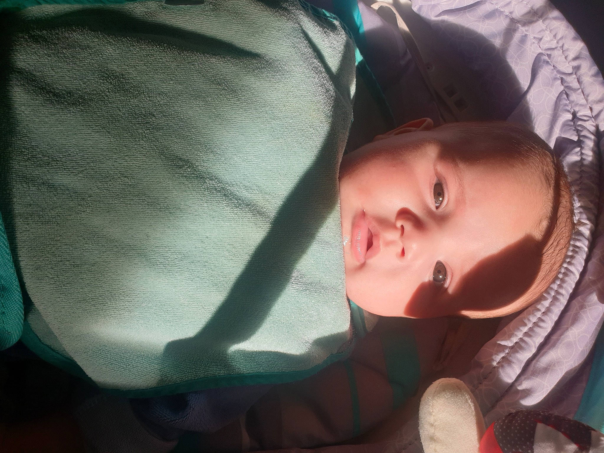 Salim participe au concours pour gagner de l'argent avec cette photo : baby, baby_products, baby_toddler_clothing, comfort, person, portrait_photography