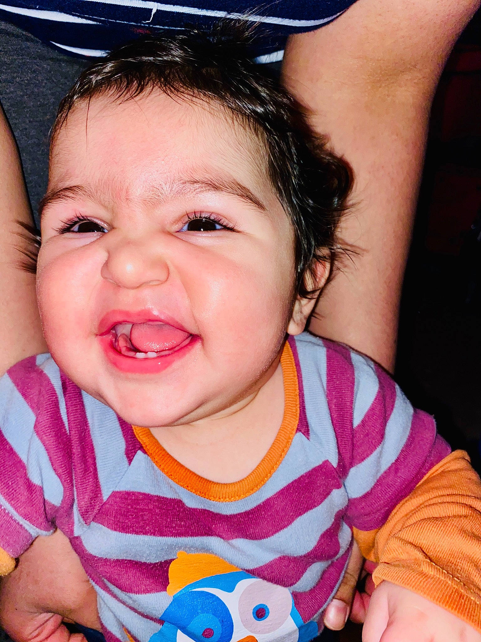 Manuela participe au concours pour gagner de l'argent avec cette photo : baby, cheek, child, chin, close_up, eye, face, facial_expression, fun, head, lip, mouth, nose, organ, person, pink, skin, smile, toddler, tongue