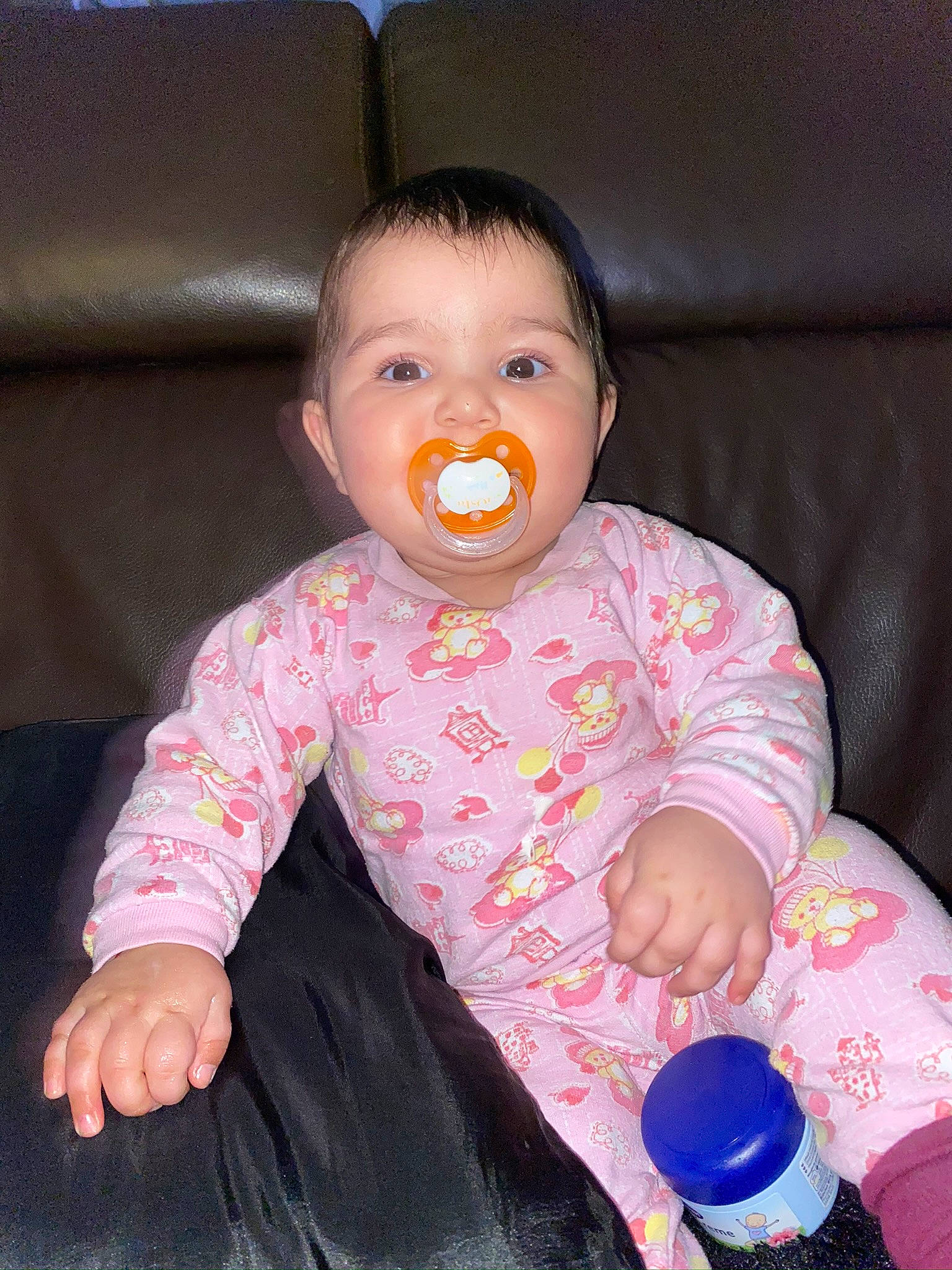 Manuela a rejoint le concours — aidez-le/la à gagner de superbes lots ! baby, baby_products, baby_toys, cheek, child, person, play, sitting, skin, smile, toddler