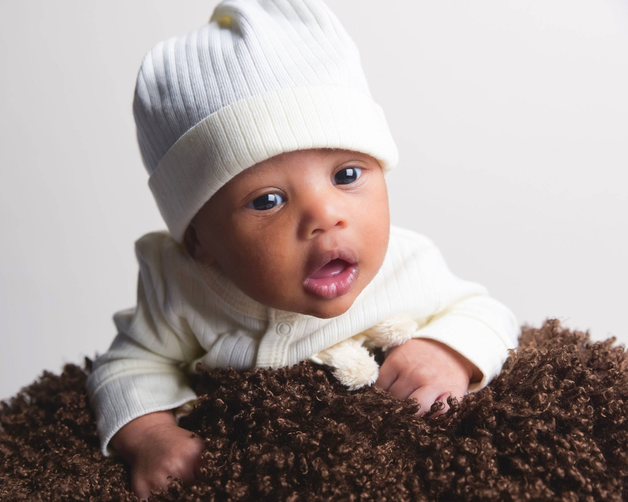 Cedric is registered to the contest to win money with this photo: baby, beanie, bonnet, cap, child, clothing, costume_accessory, crochet, ear, fur, hat, headgear, headwear, knit_cap, knitting, person, photograph, photography, portrait_photography, toddler