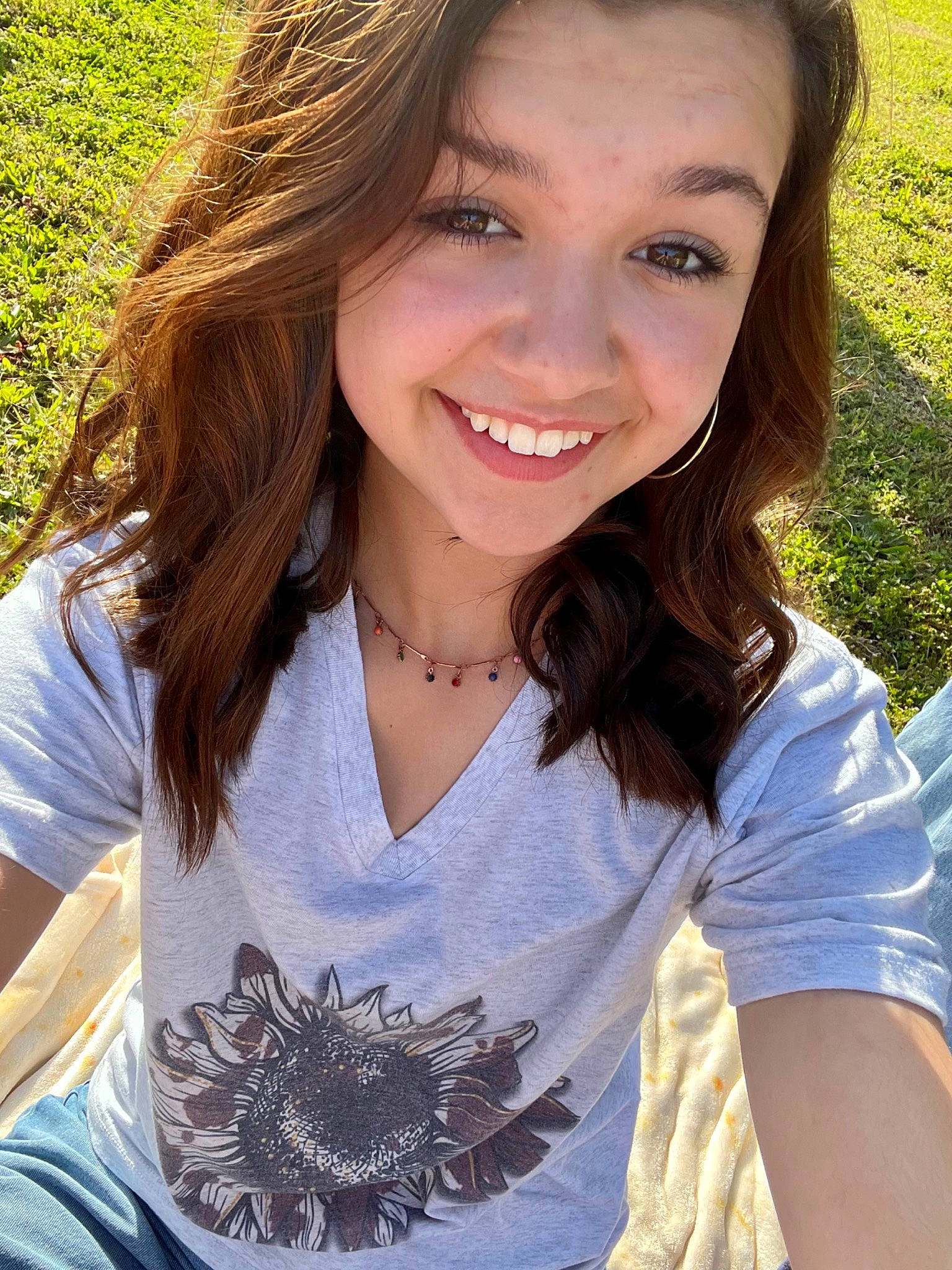 Aylah is registered to the contest to win money with this photo: chin, eye, eyebrow, eyelash, face, facial_expression, fashion, hair, hairstyle, happy, head, joy, lip, mammal, neck, organ, people_in_nature, person, shoulder, skin