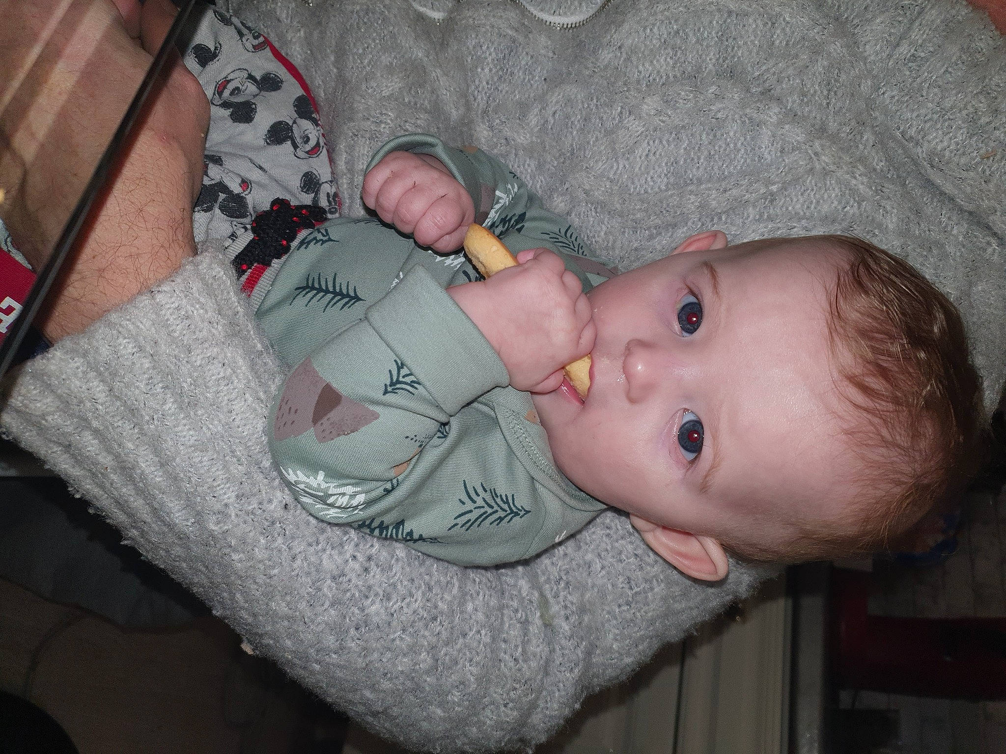 Tony a rejoint le concours — aidez-le/la à gagner de superbes lots ! baby, baby_products, baby_toddler_clothing, cheek, child, comfort, ear, eyelash, iris, lip, mouth, nail, nose, pattern, person, sitting, skin, toddler