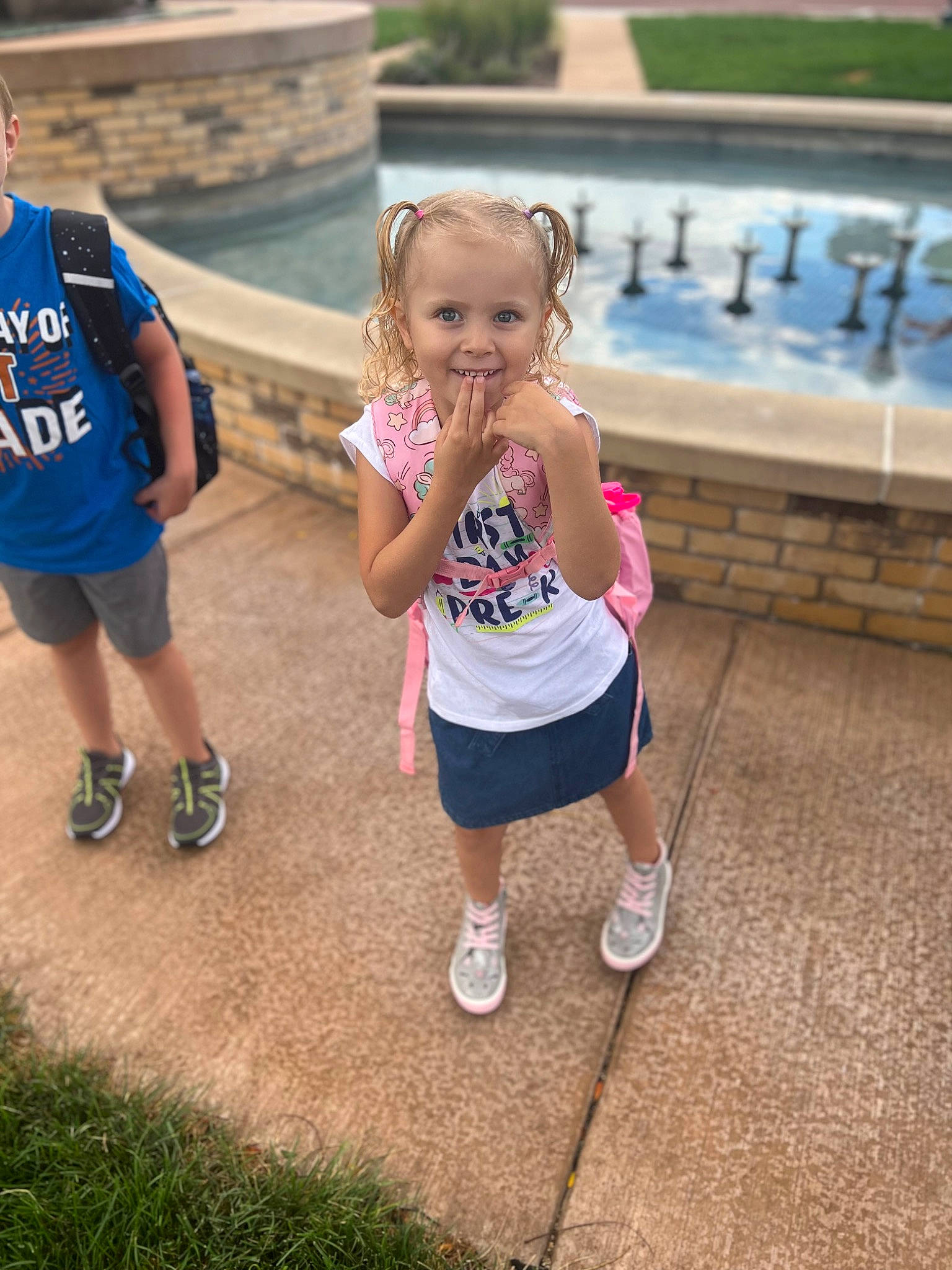 Katerina is registered to the contest to win money with this photo: child, footwear, fun, grass, happy, human_leg, joy, leg, leisure, mammal, person, recreation, shoe, shorts, smile, sneakers, t_shirt, thigh, toddler, vacation