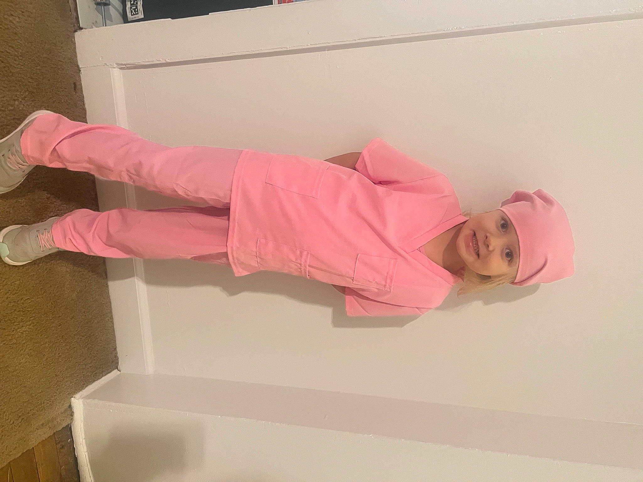 Katerina is registered to the contest to win money with this photo: comfort, elbow, flooring, foot, headwear, human_leg, joint, joy, knee, leg, linens, magenta, peach, person, pink, room, sleeve, textile, thigh