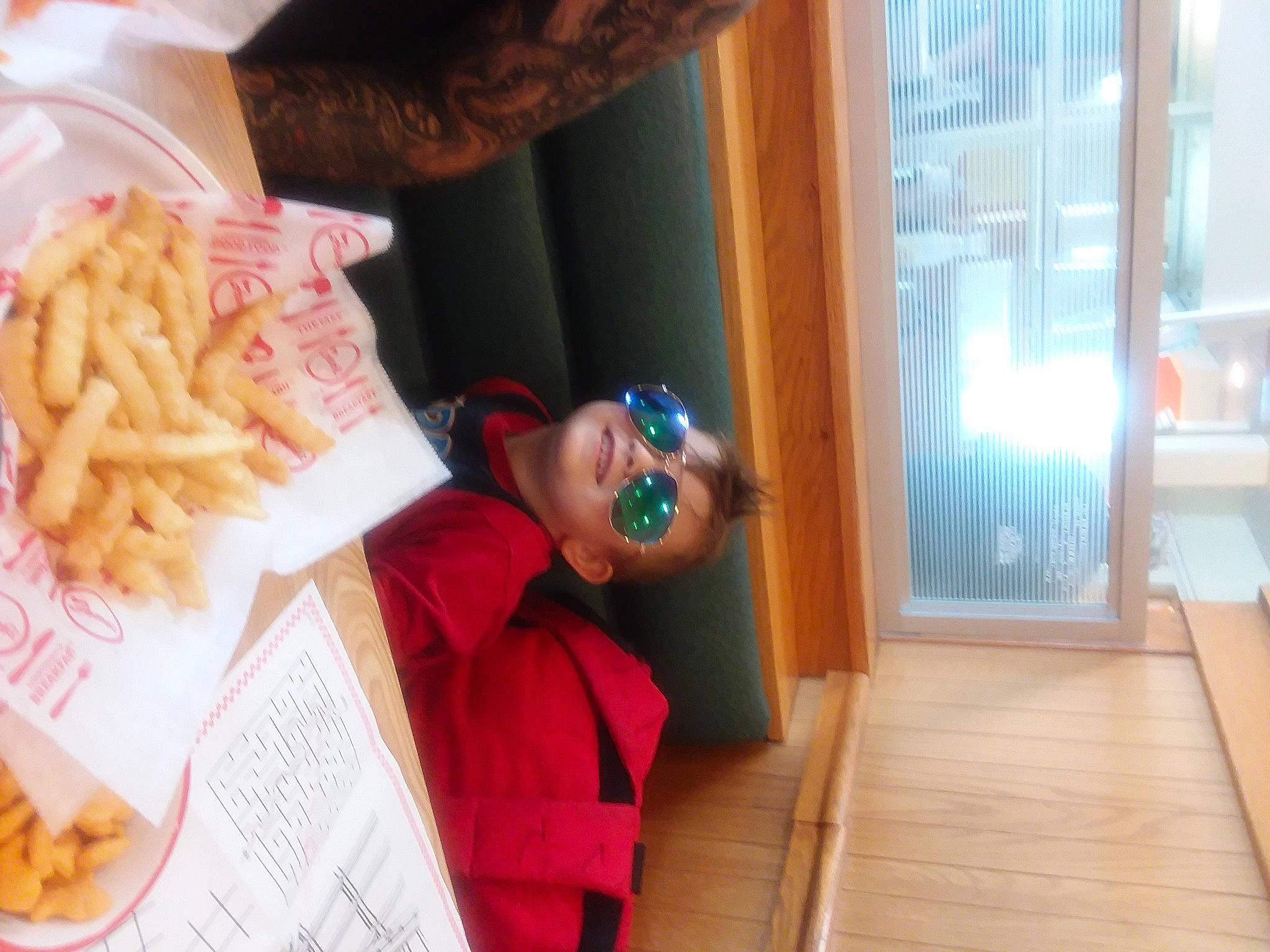 Kayne is registered to the contest to win money with this photo: comfort_food, cuisine, deep_frying, fast_food, finger_food, food, french_fries, fried_food, frying, hardwood, ingredient, junk_food, person, potato, produce, recipe, sunglasses, tableware, varnish, wood