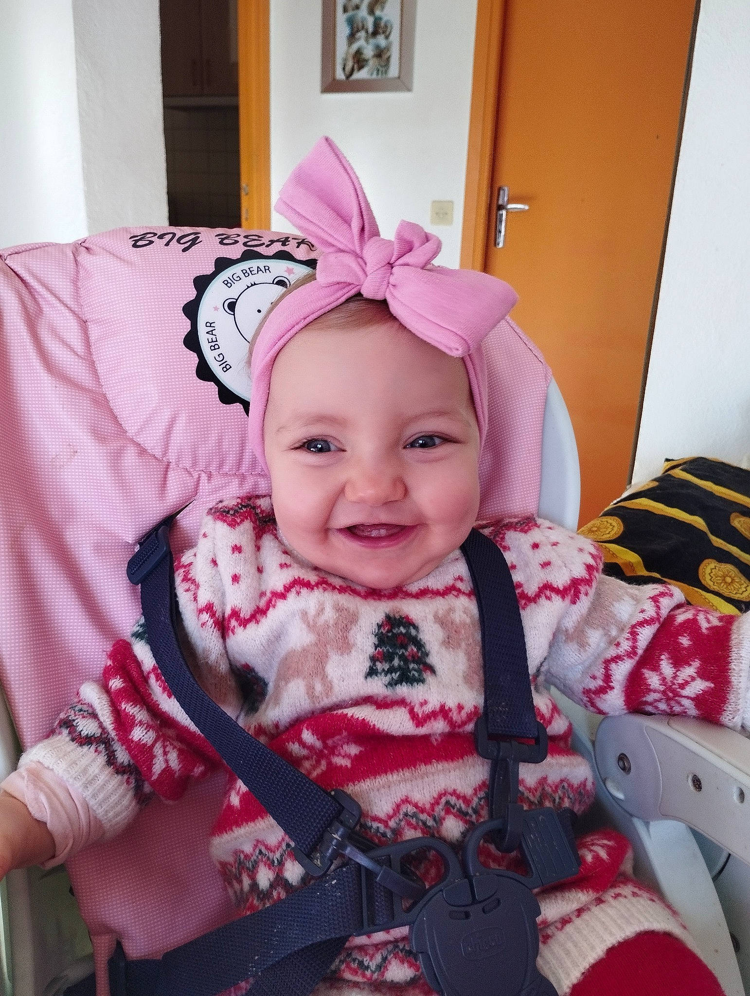 Kamelya participe au concours pour gagner de l'argent avec cette photo : baby, baby_laughing, baby_toddler_clothing, cheek, child, costume, costume_hat, event, fashion_accessory, fun, happy, headgear, headwear, joy, magenta, pattern, person, pink, room, sleeve