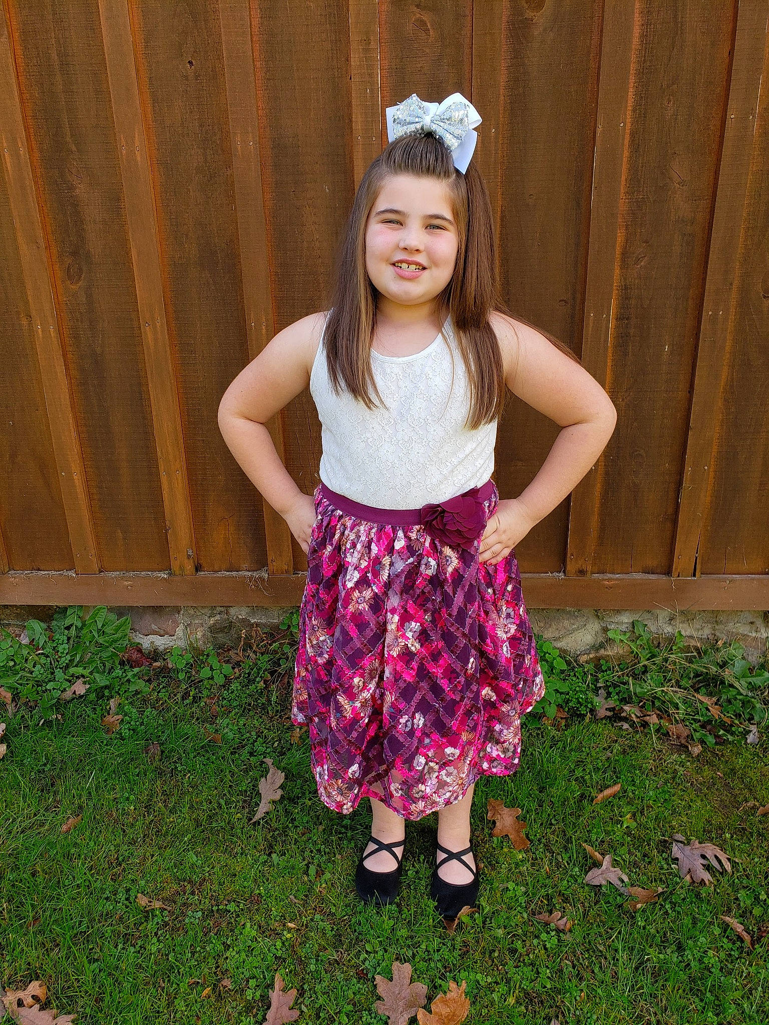 Koraline is registered to the contest to win money with this photo: baby_toddler_clothing, child, fashion_accessory, fun, grass, hair, happy, headband, headpiece, human_leg, joy, magenta, pattern, people_in_nature, person, petal, pink, sleeve, smile, tints_and_shades