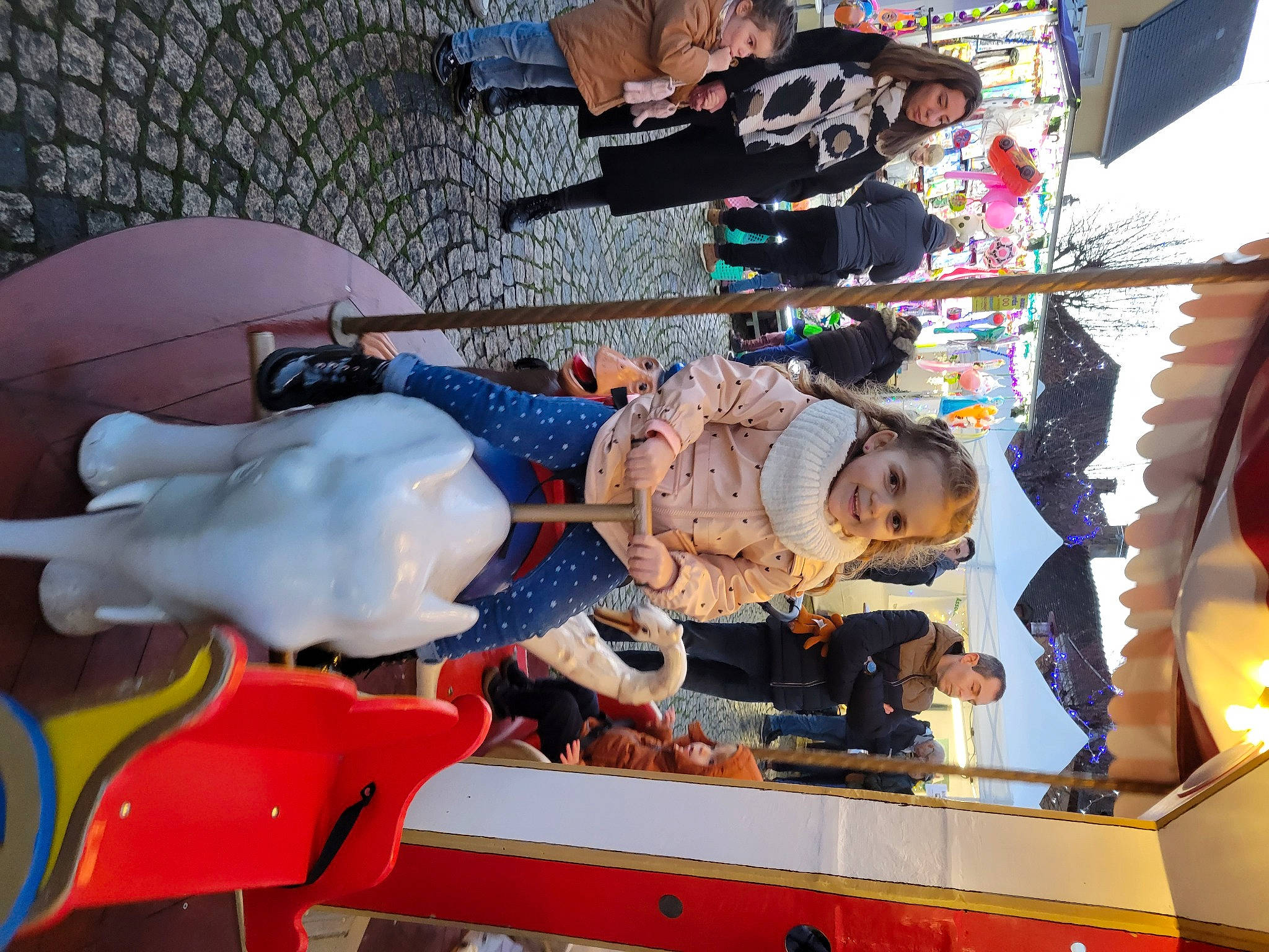 Gabriella a rejoint le concours — aidez-le/la à gagner de superbes lots ! costume, event, fun, leisure, machine, person, recreation, toddler, world