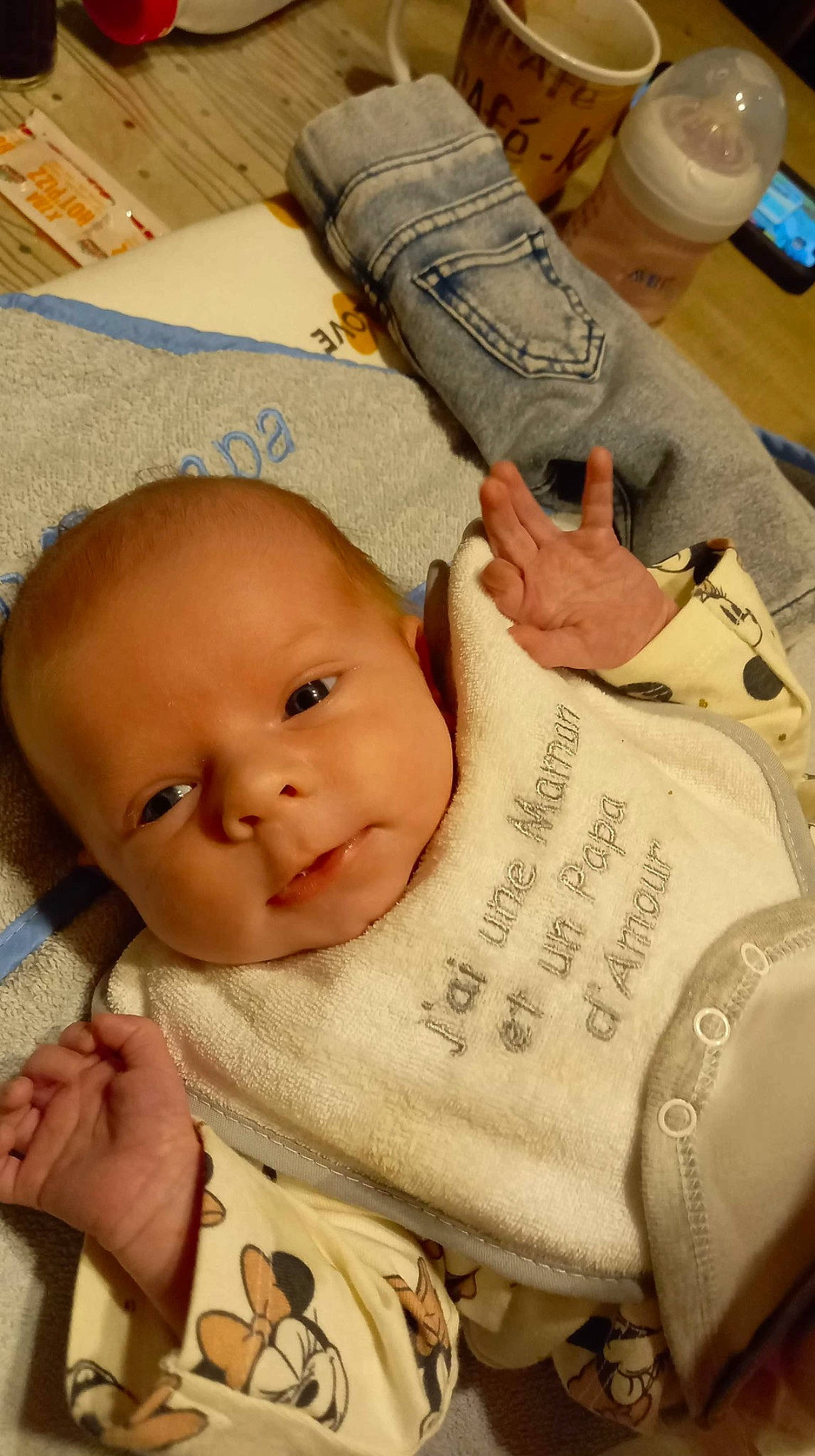 Lilou participe au concours pour gagner de l'argent avec cette photo : baby, baby_products, baby_safety, baby_sleeping, baby_toddler_clothing, cheek, child, comfort, finger, linens, nail, nose, person, photography, room, sitting, skin, thumb, toddler, wood