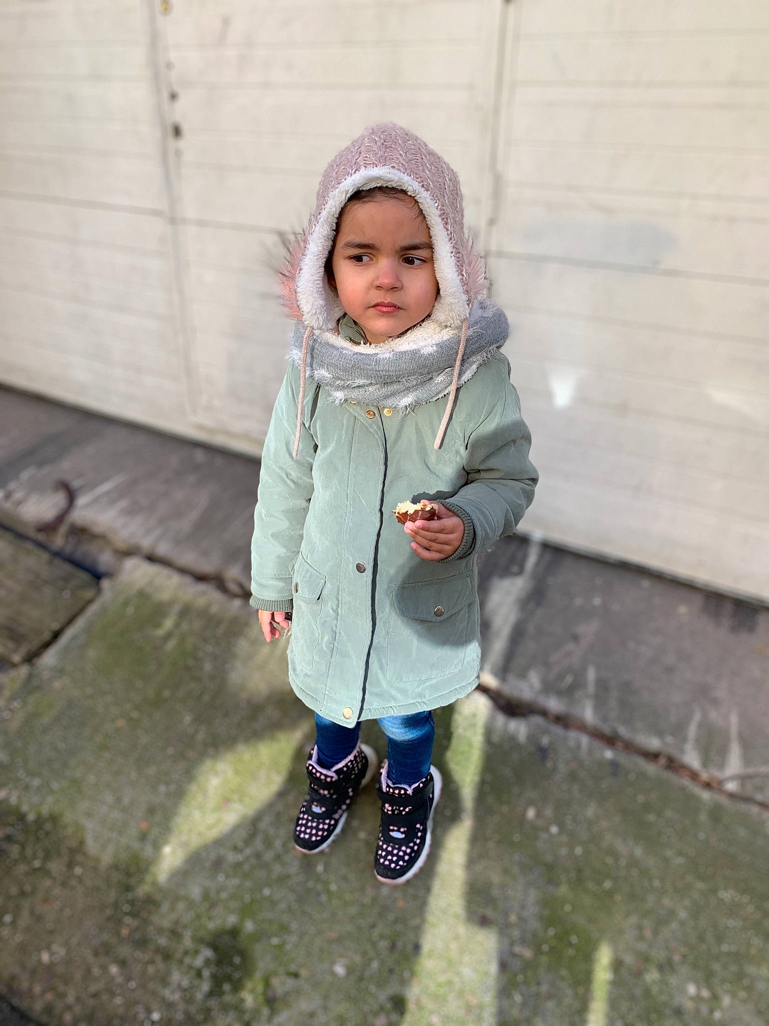 Imane a rejoint le concours — aidez-le/la à gagner de superbes lots ! baby, baby_toddler_clothing, cheek, child, cool, headwear, hood, hoodie, jacket, mouth, nose, person, sleeve, toddler, walking_shoe, winter