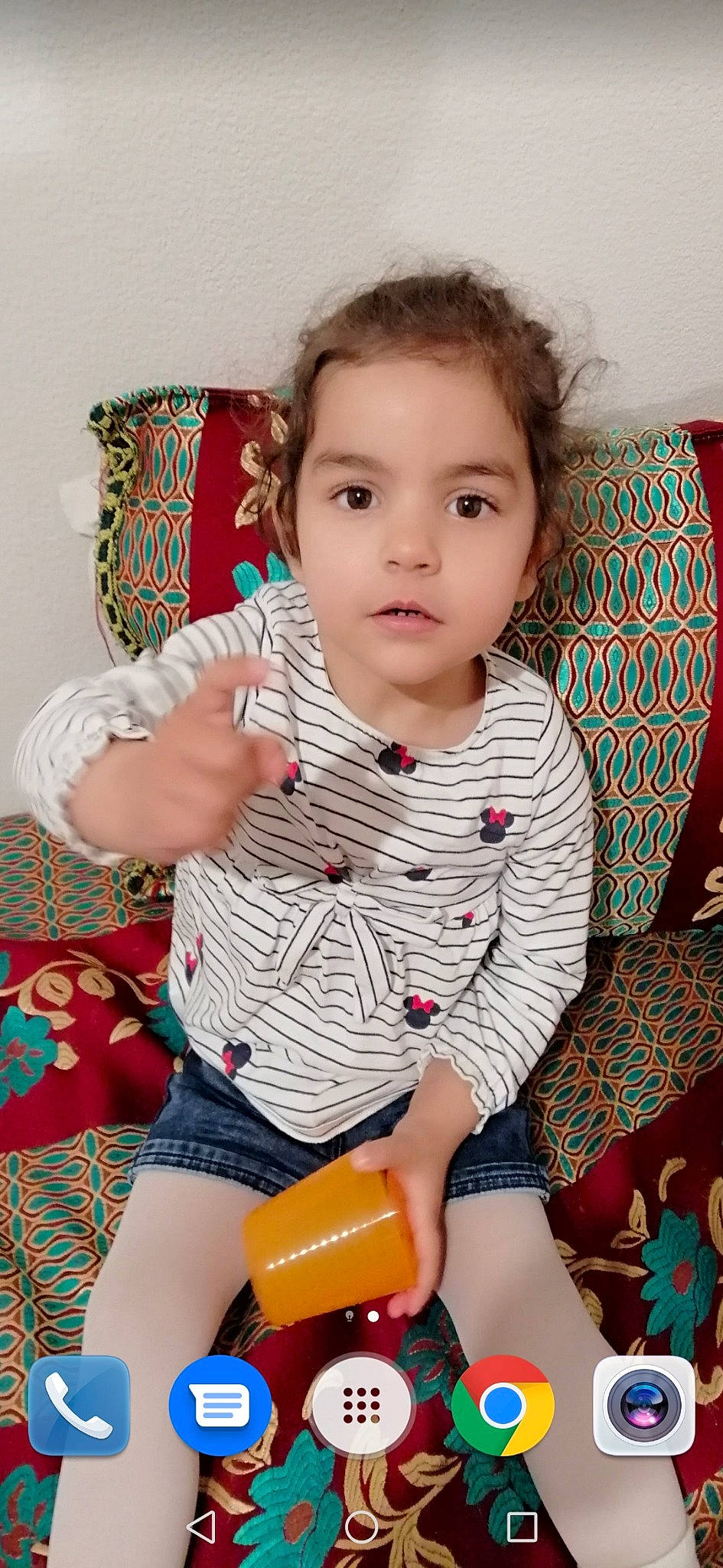 Imane participe au concours pour gagner de l'argent avec cette photo : baby, baby_toddler_clothing, cheek, child, leg, pattern, person, play, sitting, skin, thigh, toddler